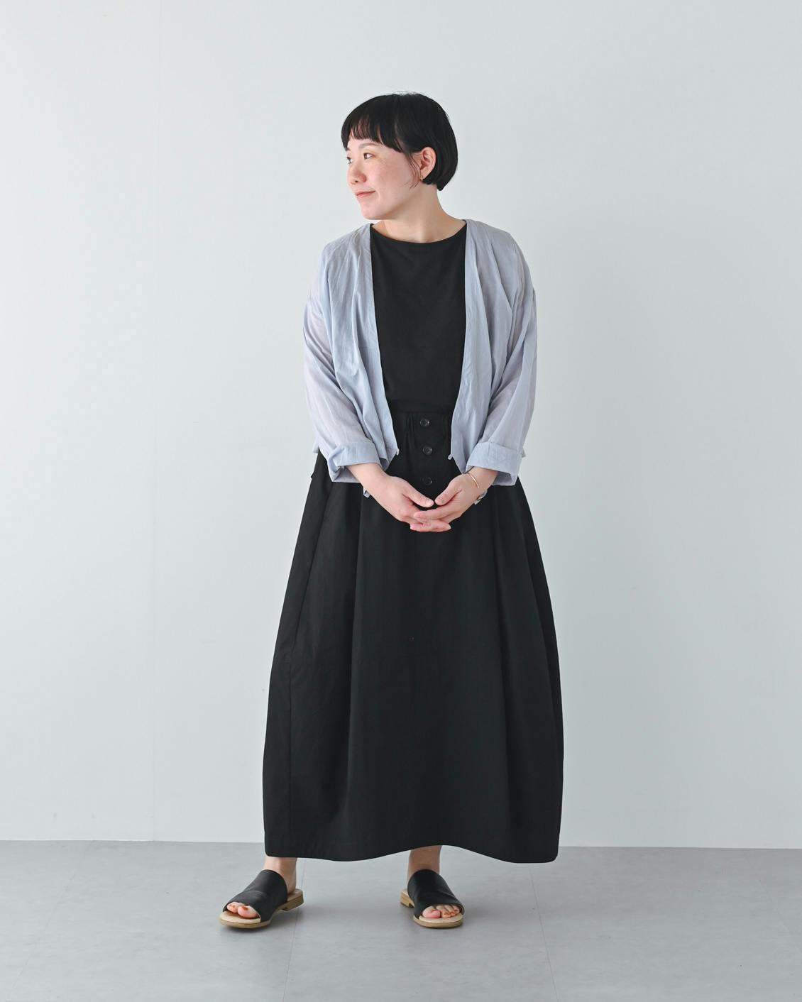 コーデの主役にしたい、大人のためのコクーンスカート / ブラックMサイズ コーデの主役にしたい、大人のためのコクーンスカート
