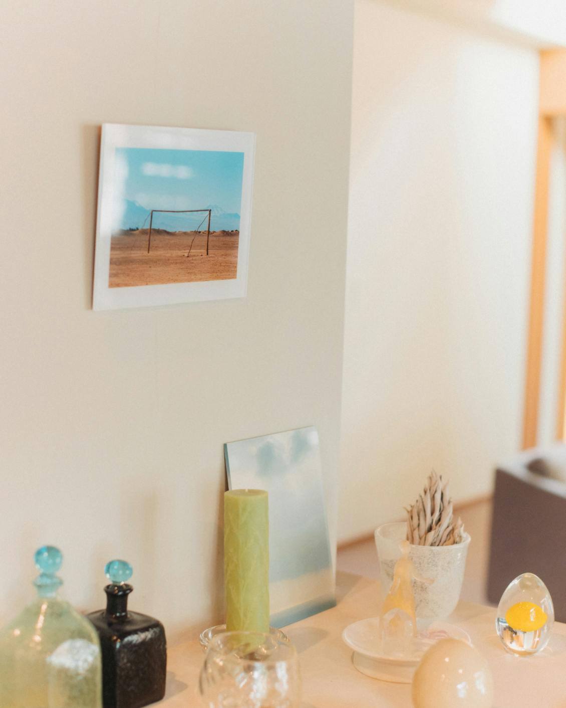 引田かおりさんにプラスマイナスゼロのコードレスクリーナーで自宅をお