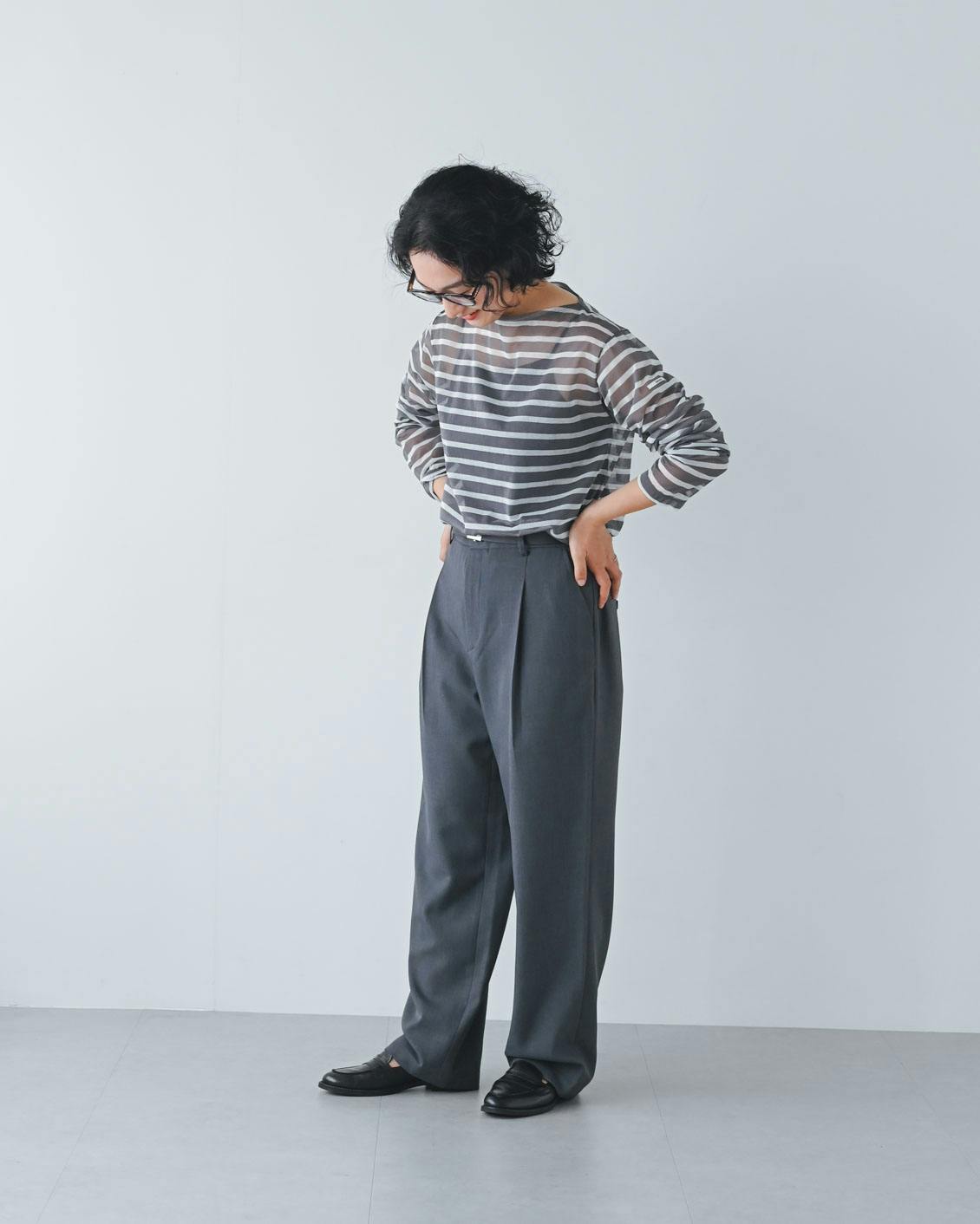 着用レビュー】シワになりにくいストレートパンツを5名が試着しました