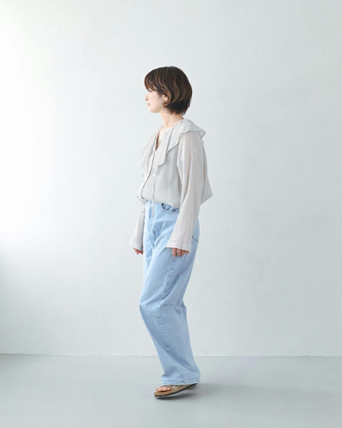 着用レビュー】夏の「フリルカラーブラウス」をスタッフ4名が着てみ
