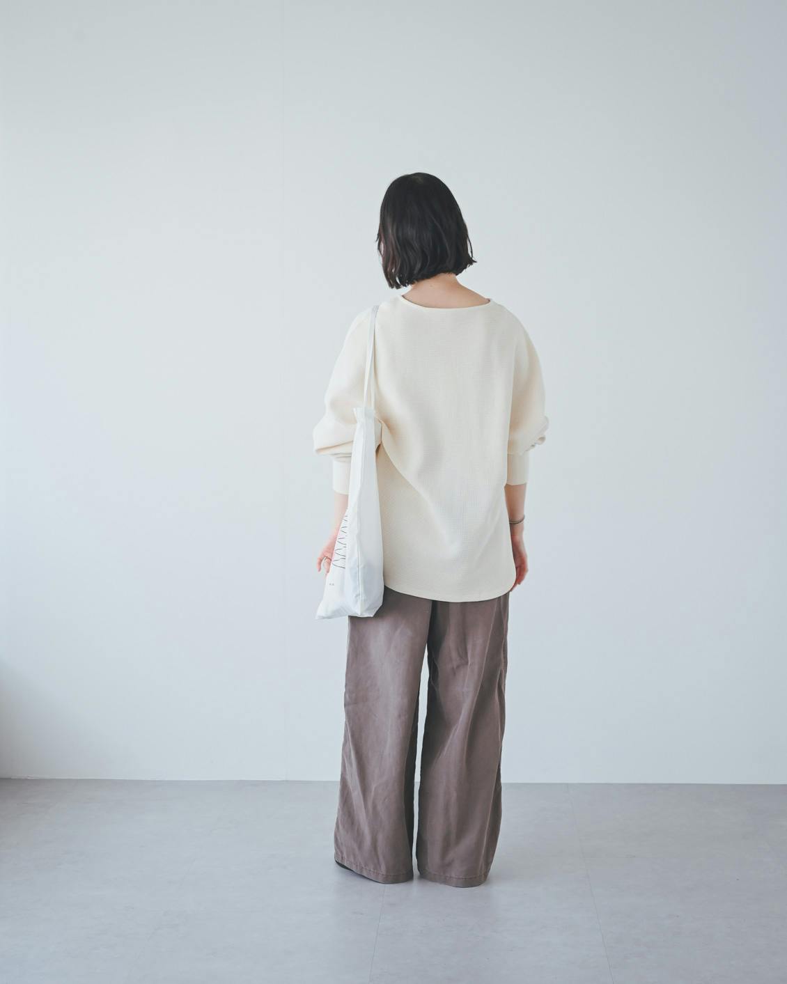 着用レビュー】ワッフル素材のドルマンプルオーバー を4名が試着しま