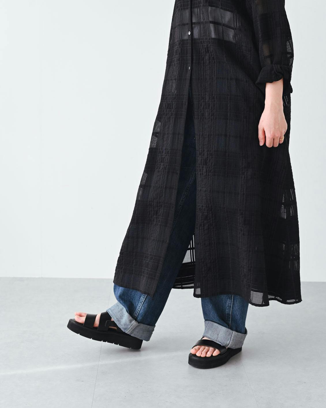 着用レビュー】チェック織りのシャツワンピースをスタッフ4名が試着