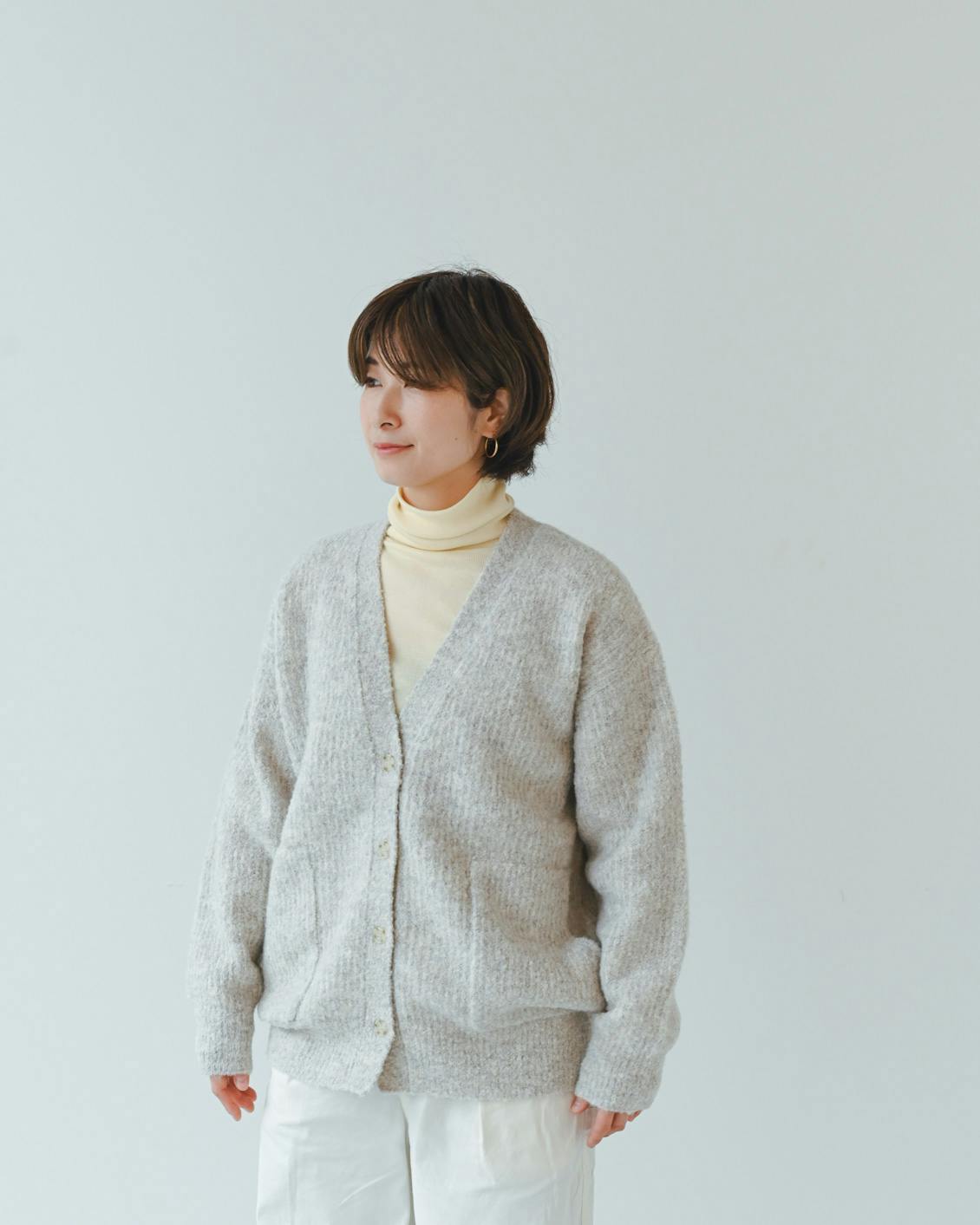 着用レビュー】MEYAMEのソフトリブタートルネックを3名のスタッフが