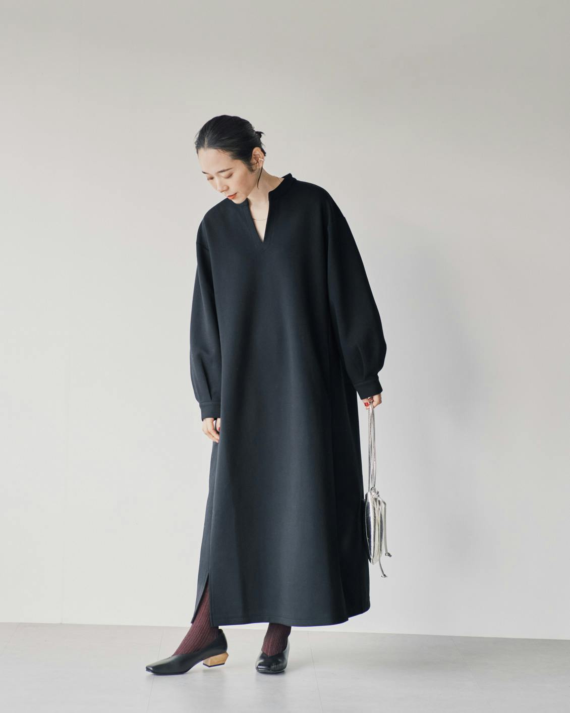 新商品】日常も特別な日にも、迷わず着られる「ポンチ素材のワンピース