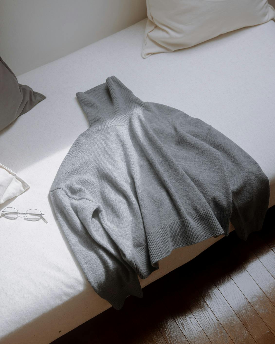 新商品】冬の毎日をかろやかに。カシミヤシルク混のやわらかニットが