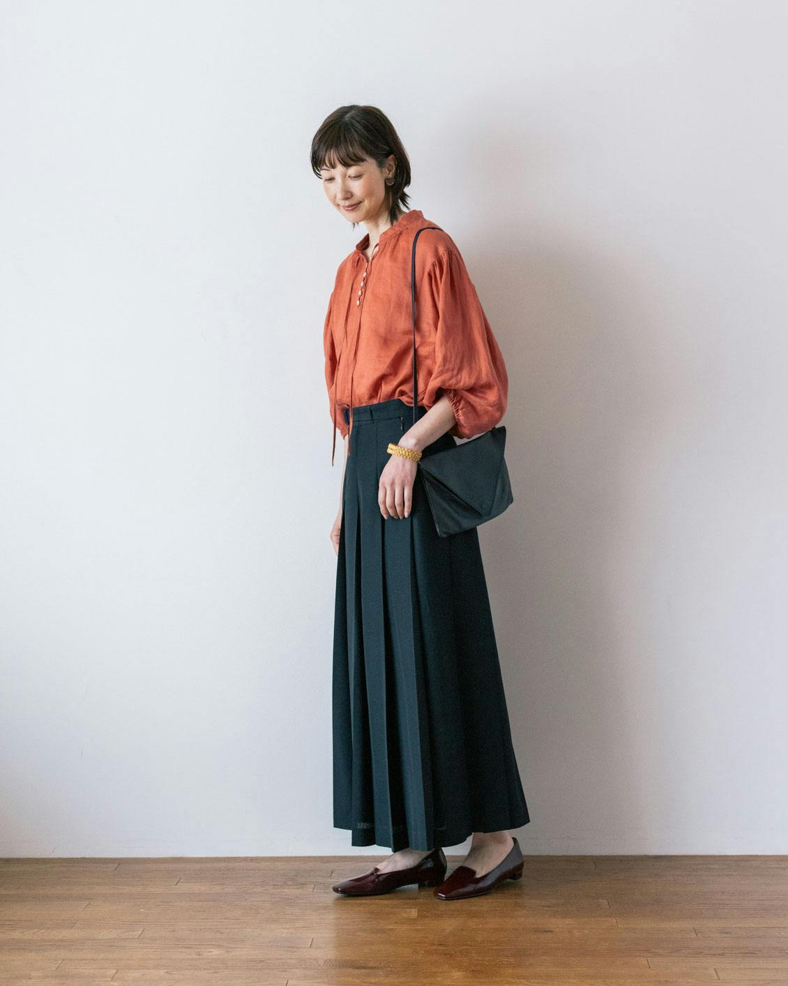 【美品】北欧暮らしの道具店 PermanentAgeとつくった リネンブラウス 着用レビュー】パーマネントエイジと作ったブラウスを、身長別4