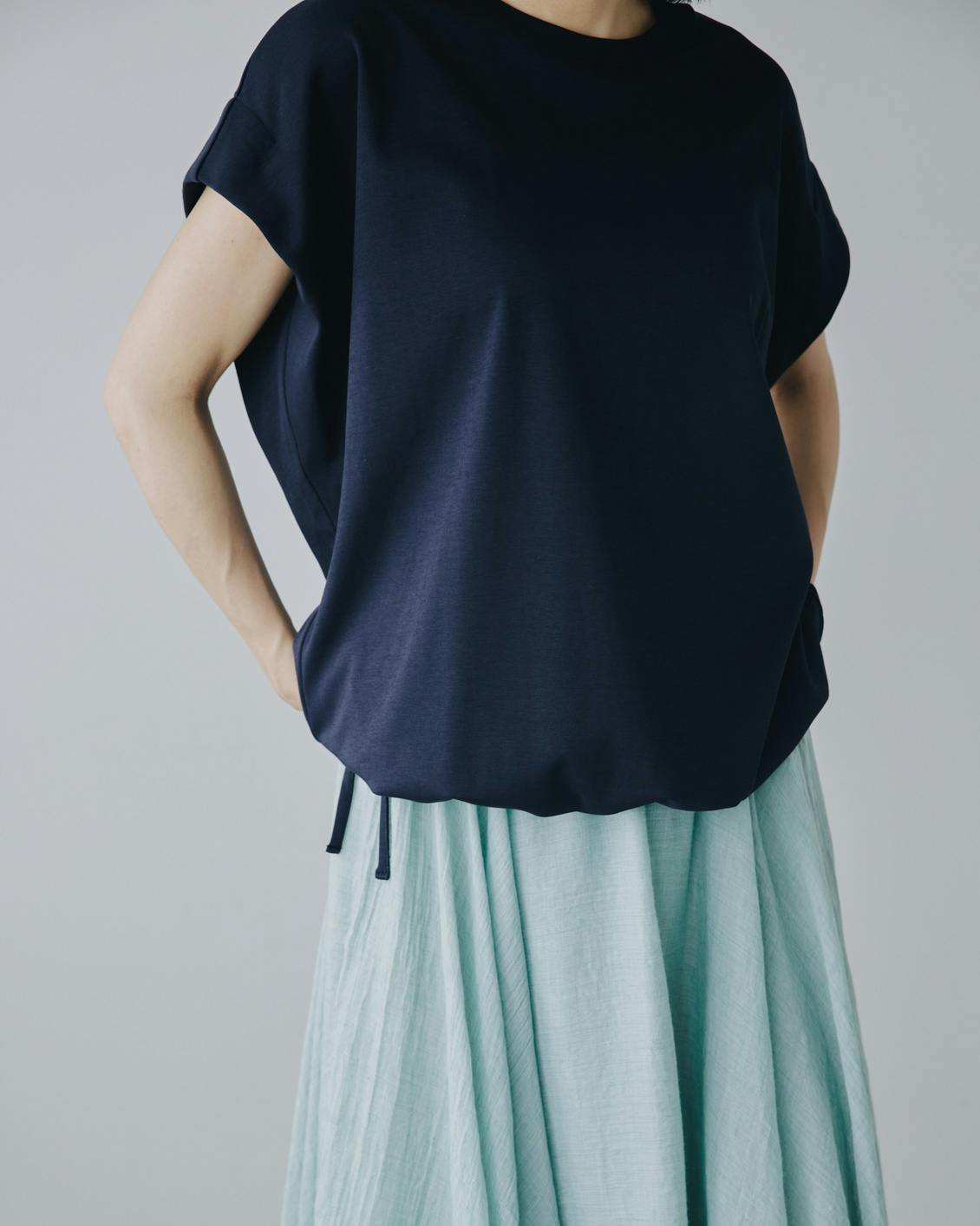 北欧、暮らしの道具店　ふんわり裾のきれいめバルーンカットソー　Tシャツ　半袖　白 ふんわり裾のきれいめバルーンカットソー / ホワイト・ネイビー