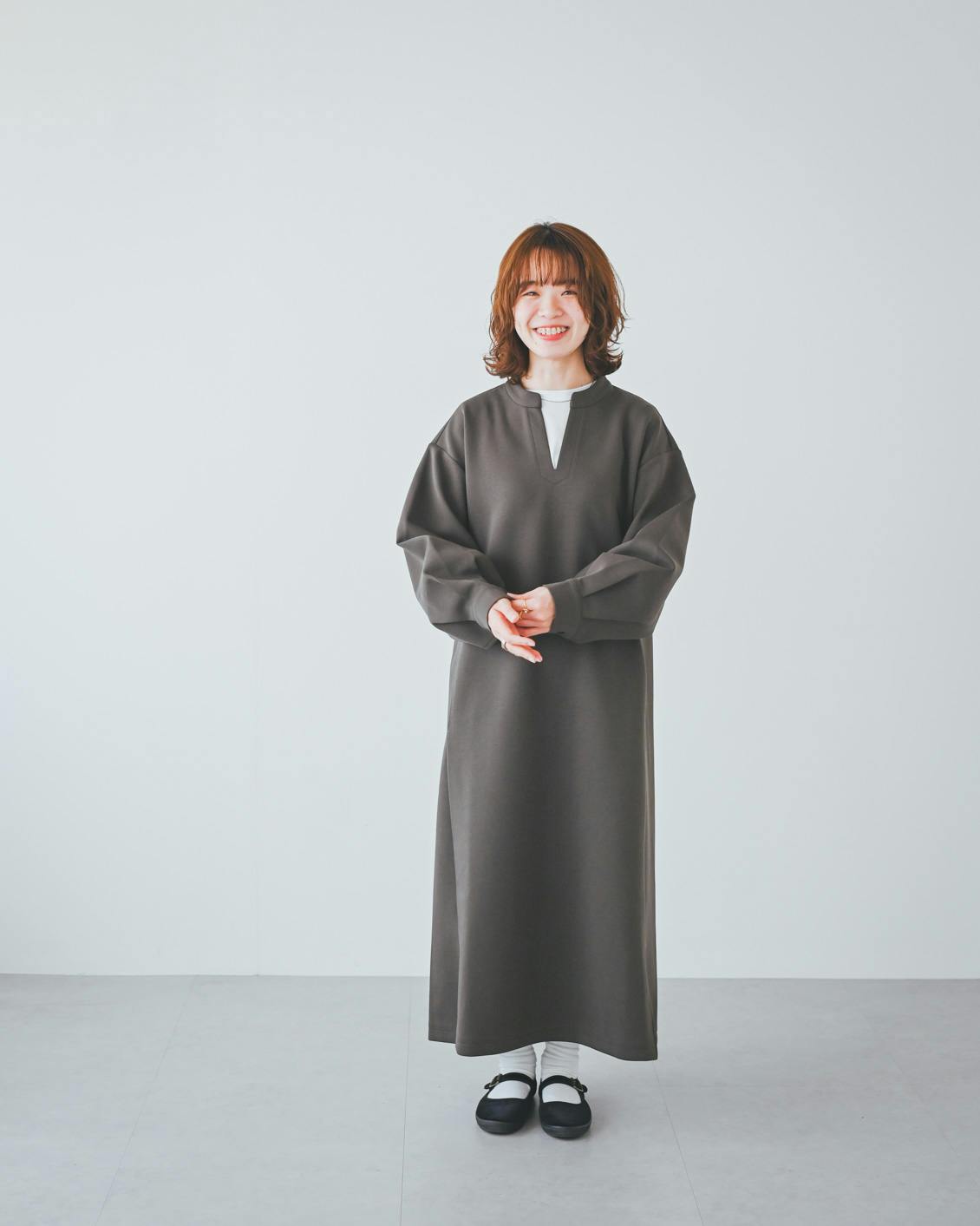 着用レビュー】ポンチ素材のワンピースを5名のスタッフが試着しました