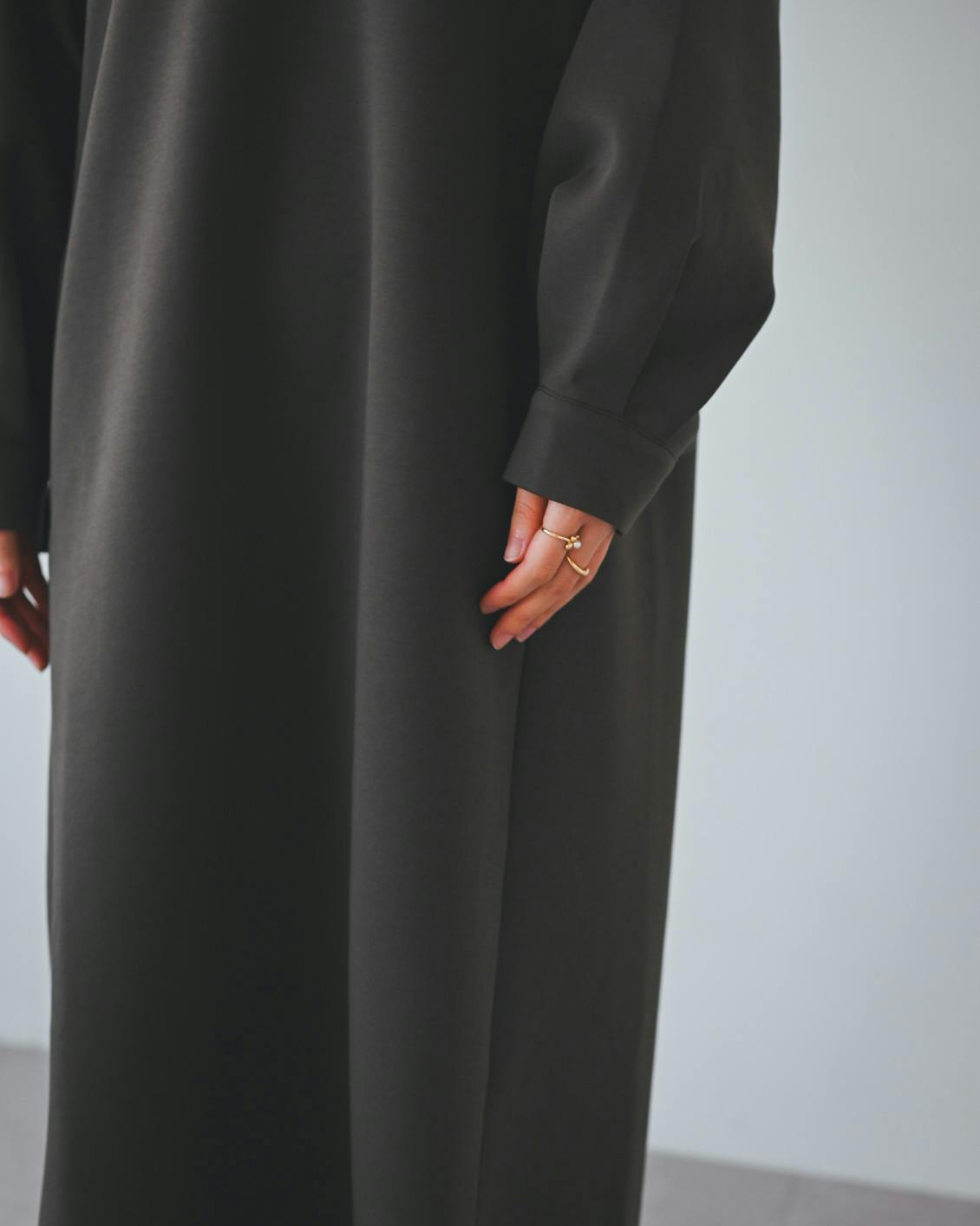 着用レビュー】ポンチ素材のワンピースを5名のスタッフが試着しました