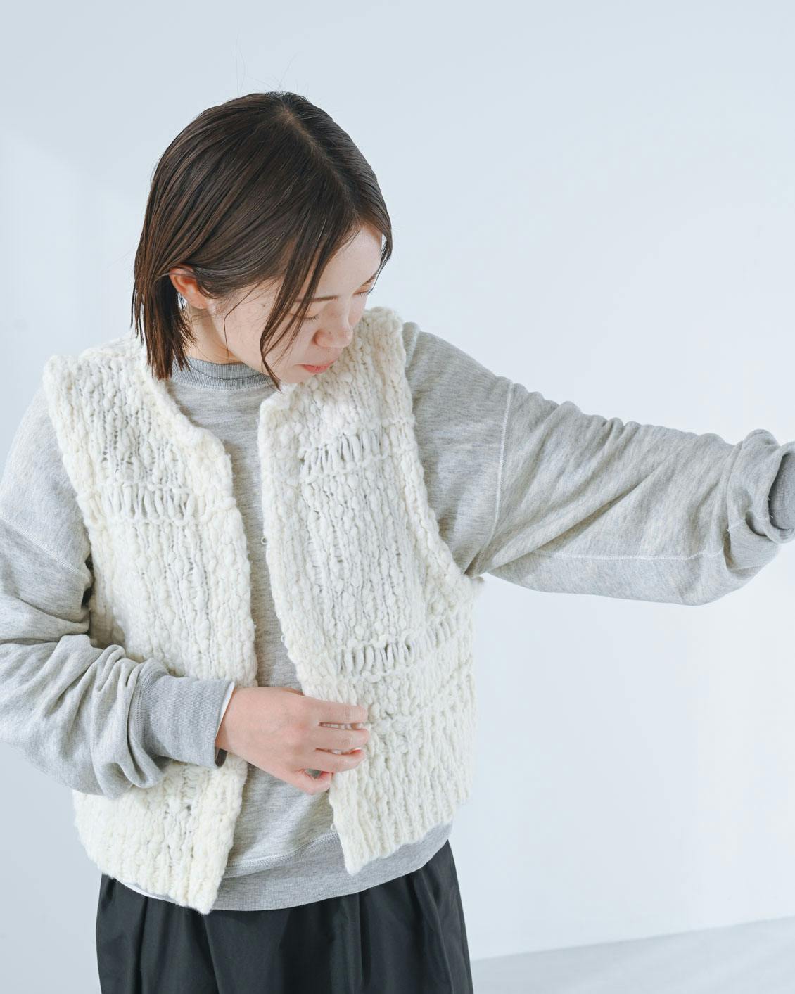 味変ニットベスト】重ねるだけでおしゃれ決まる。スタッフ3名のニット