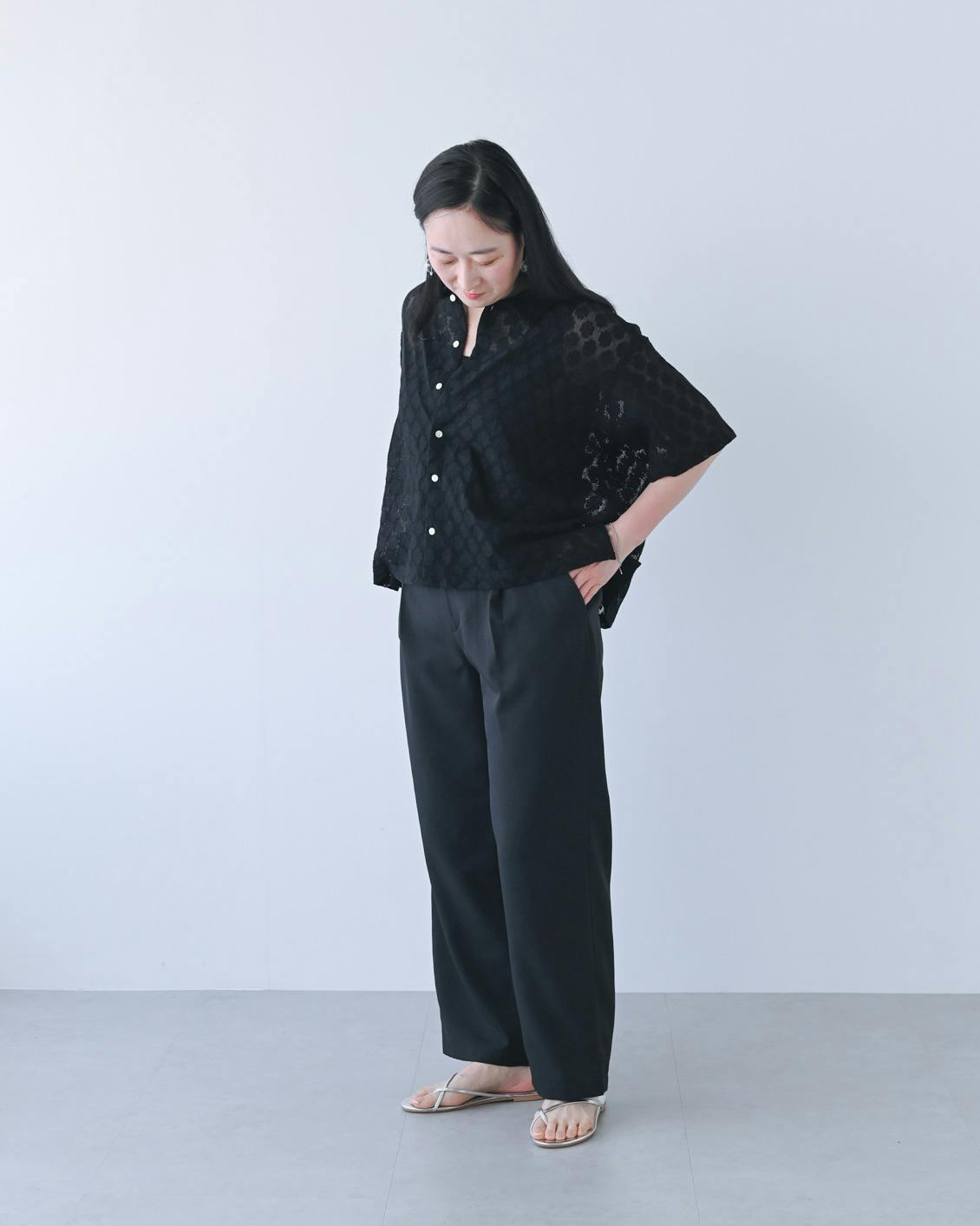着用レビュー】シワになりにくいストレートパンツを5名が試着