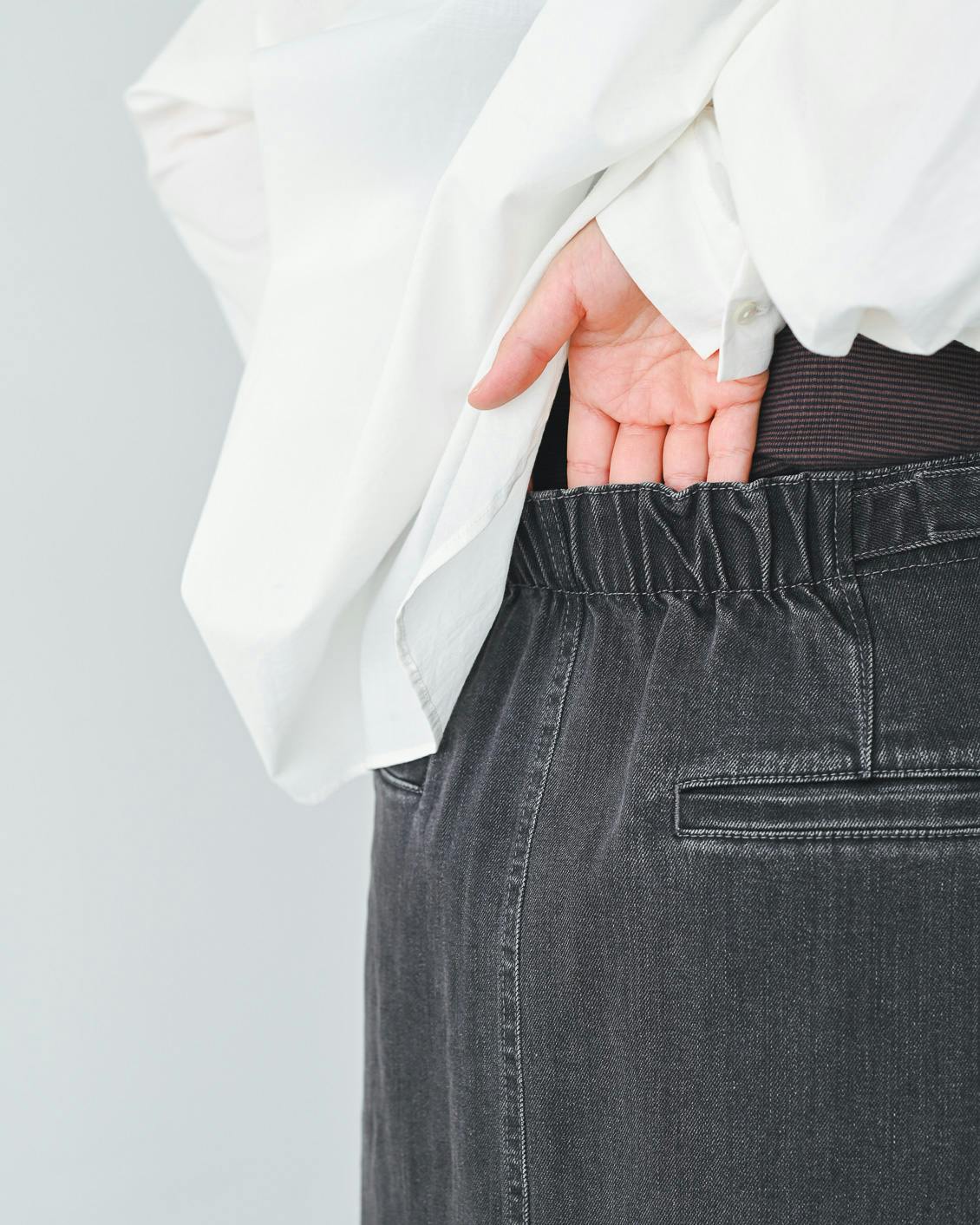 着用レビュー】「デニム素材のナロースカート」を、スタッフ5人が着て