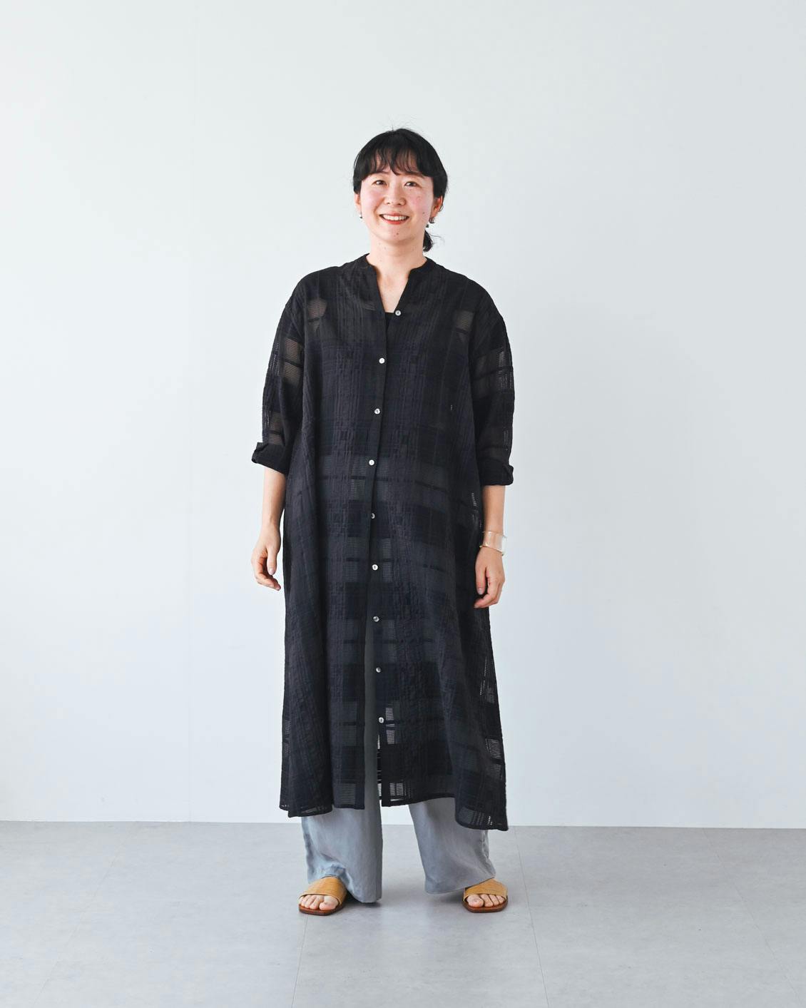 着用レビュー】チェック織りのシャツワンピースをスタッフ4名が試着