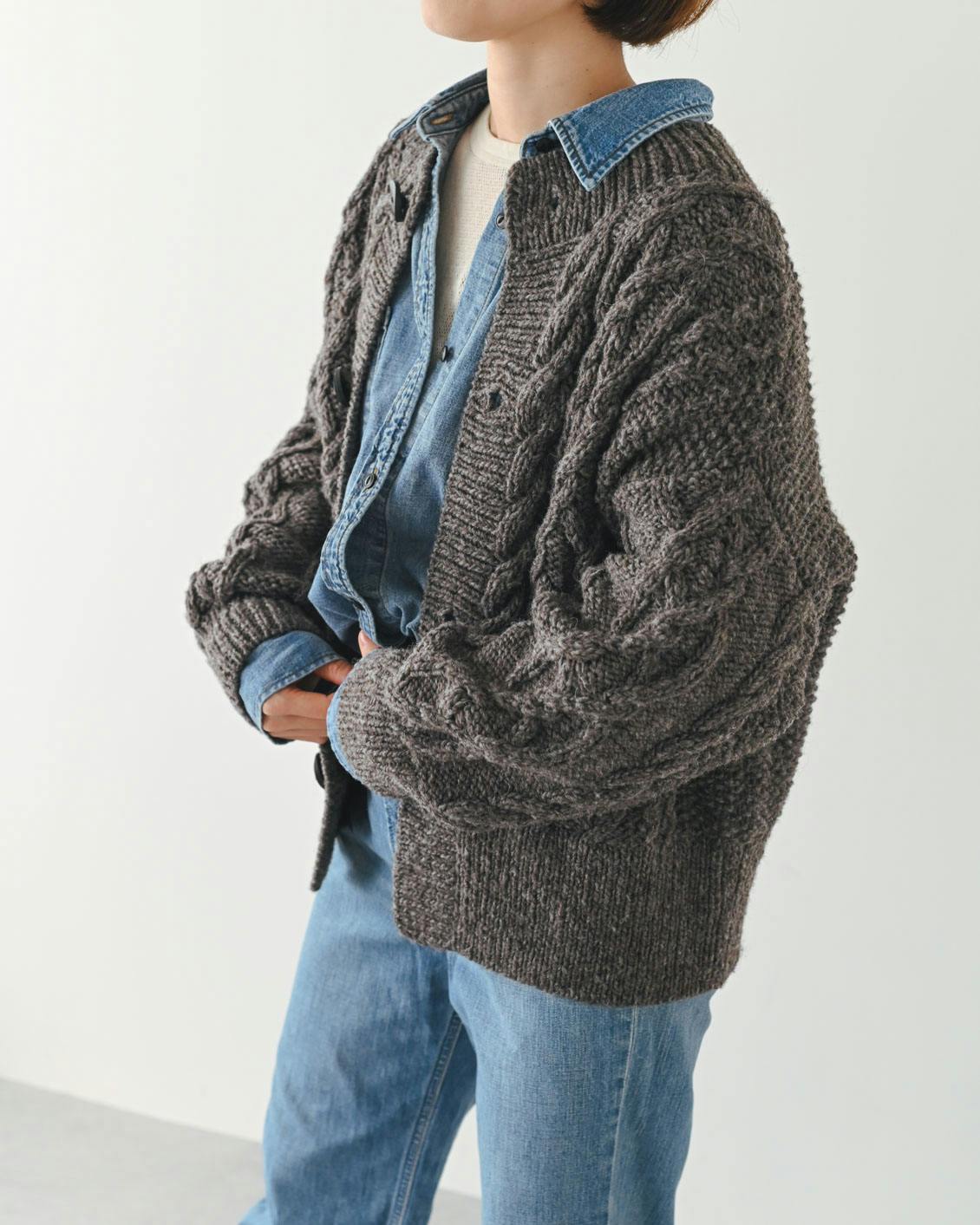 着用レビュー】「ペルーニットカーディガン」を、スタッフ3名が着てみ