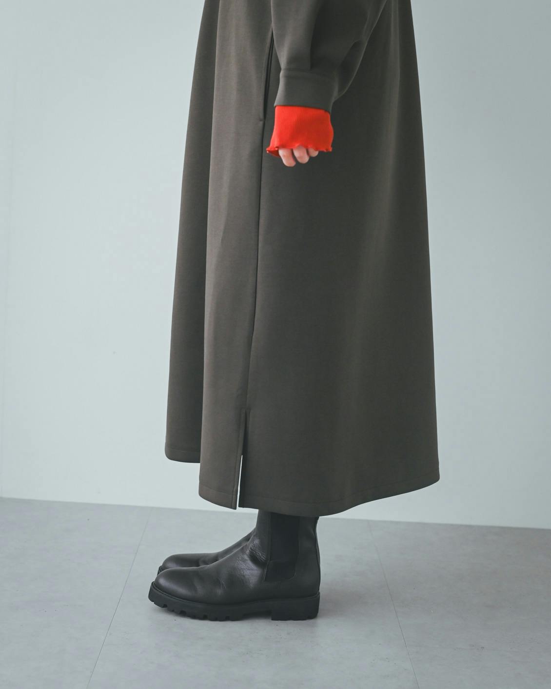 着用レビュー】ポンチ素材のワンピースを5名のスタッフが試着しました