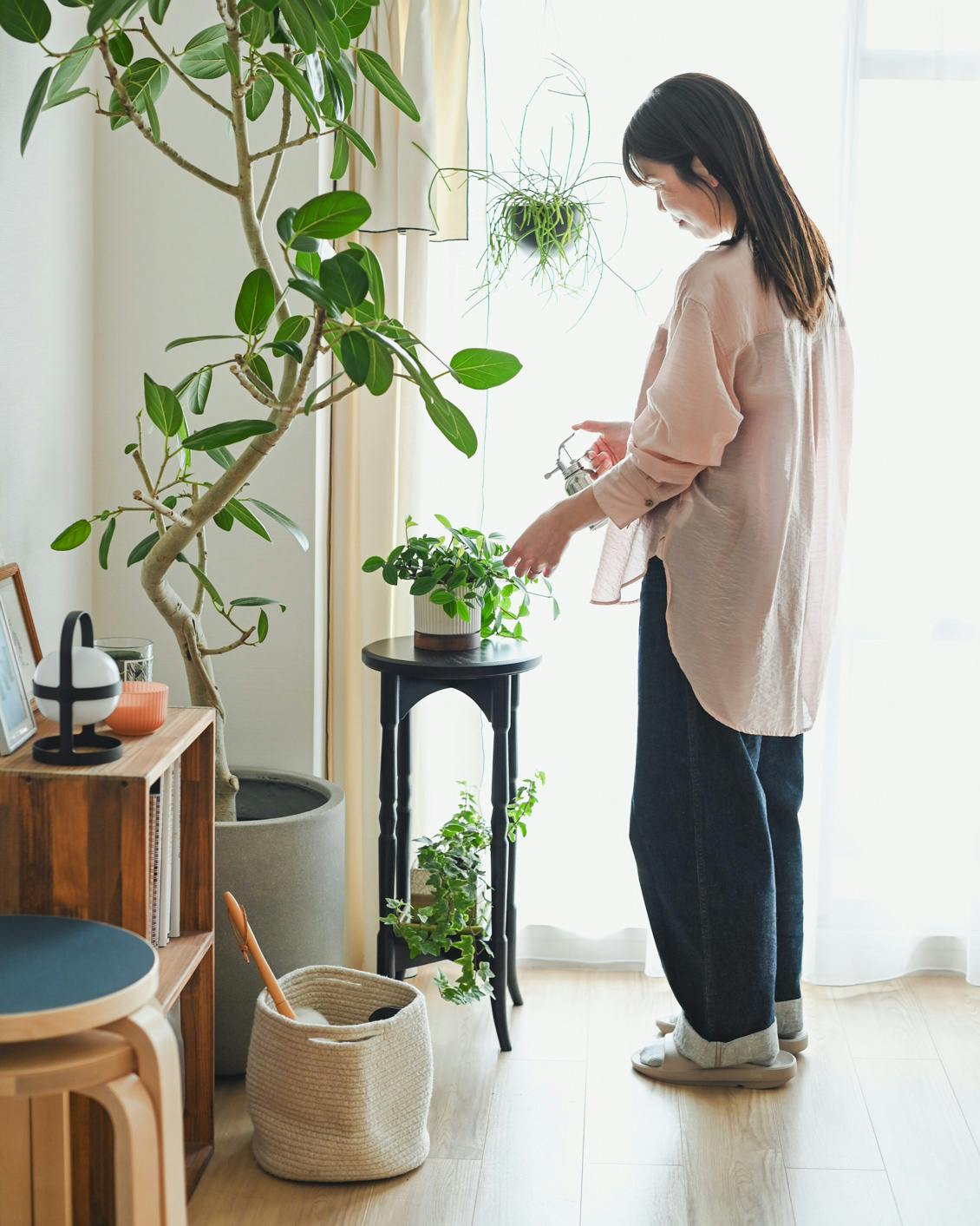 使用レビュー】2名のスタッフ宅で「花台」と「サイドテーブル」を使っ