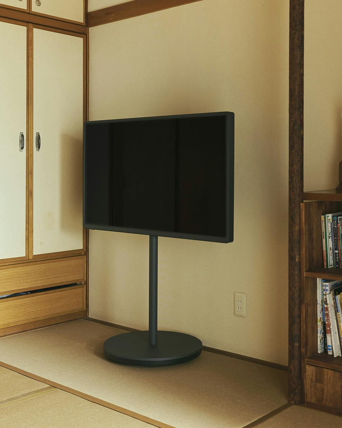 パナソニック「レイアウトフリーテレビ」をデザイナー板井さんの自宅で