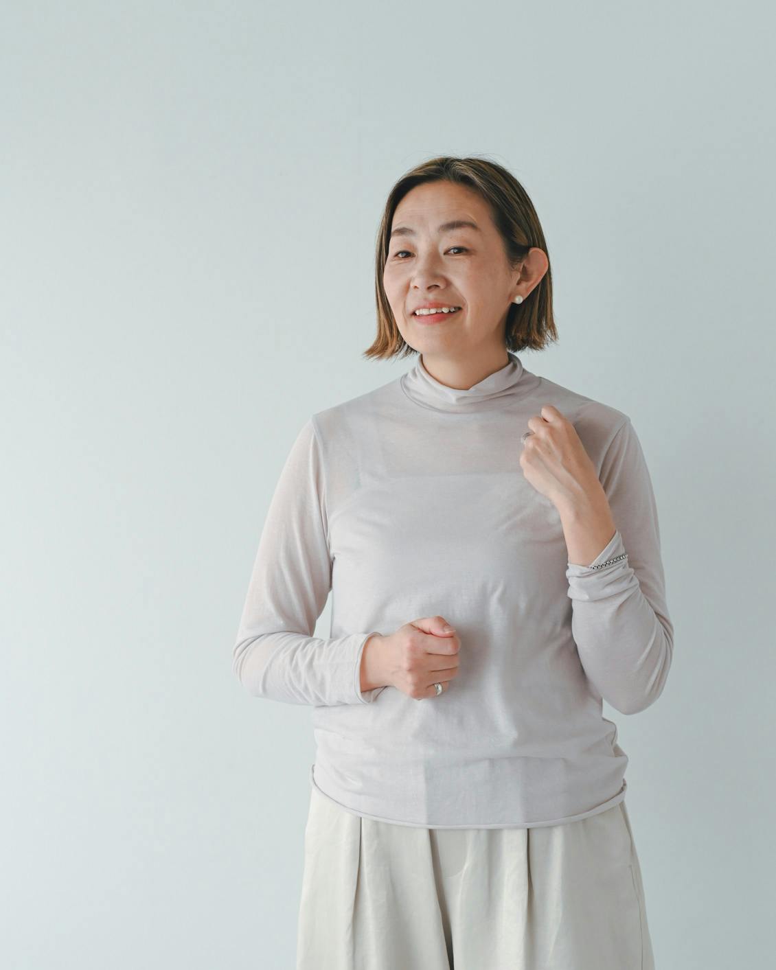 着用レビュー】ほんのり透けるタートルネックカットソーを6名が着てみ