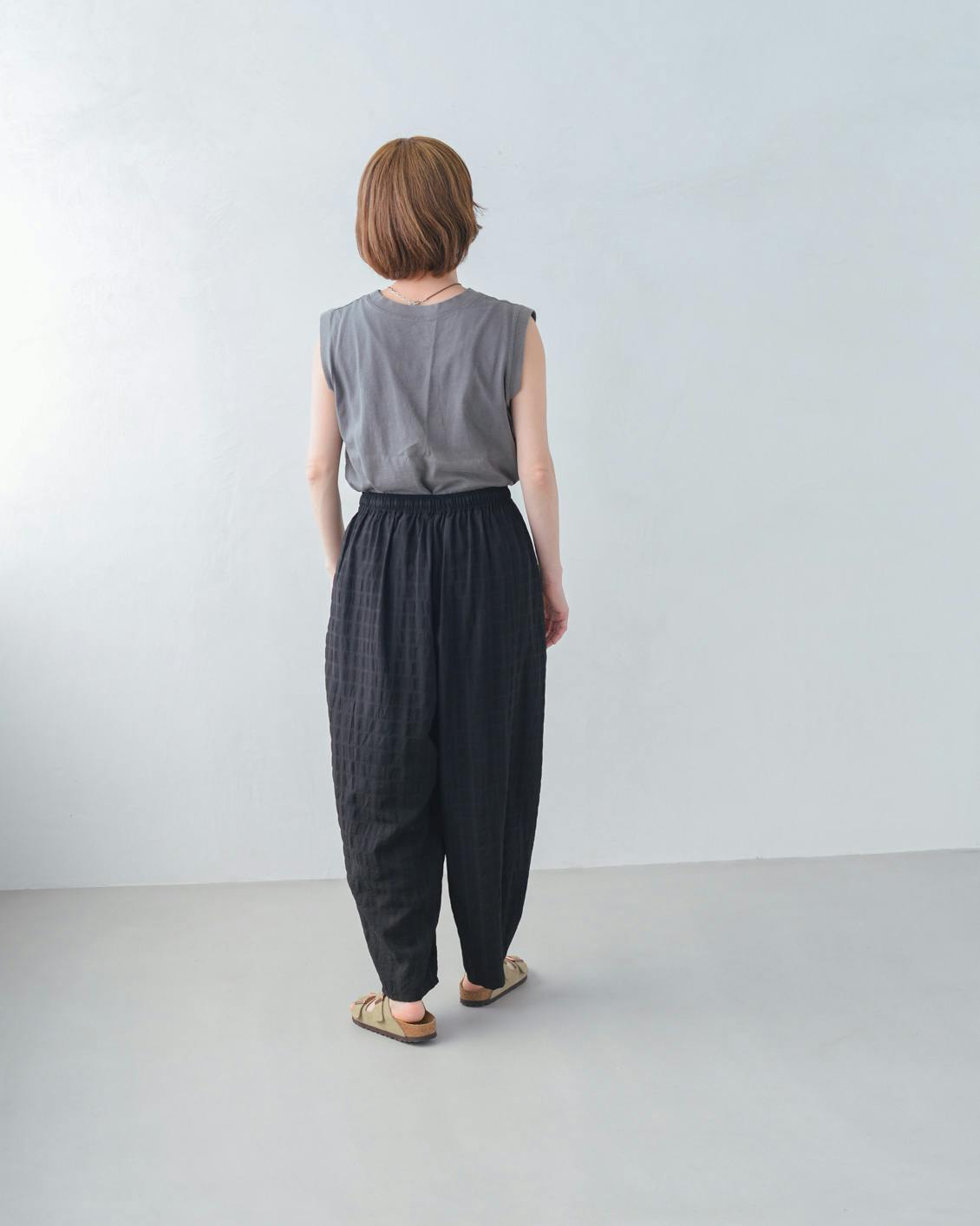 スタッフ着用レビュー】織柄チェックのとろみ素材イージーパンツ