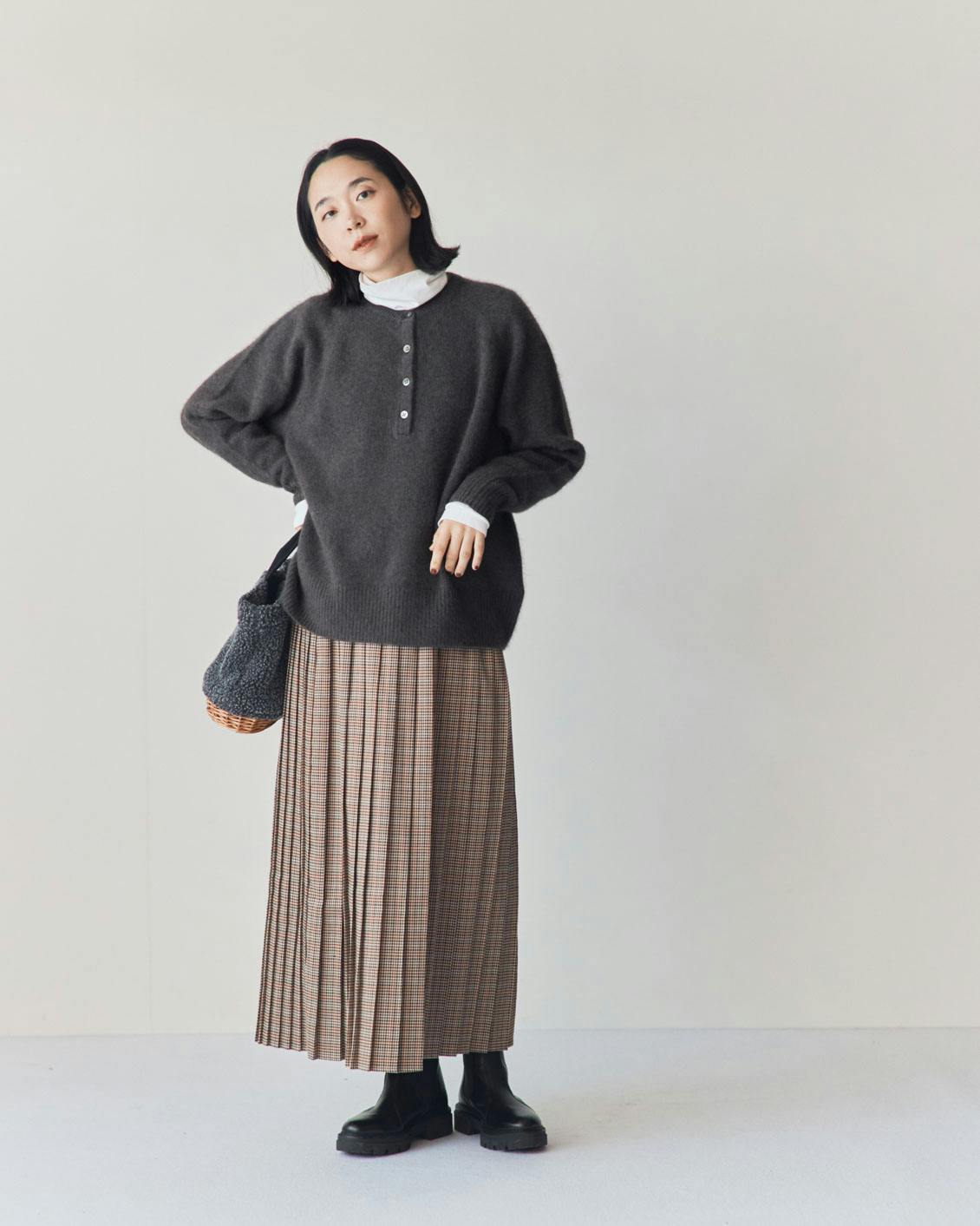 北欧暮らしの道具店　ふんわり素材のヘンリーネックニット 着用レビュー】ふんわり素材の「ヘンリーネックニット」を4名が着てみ