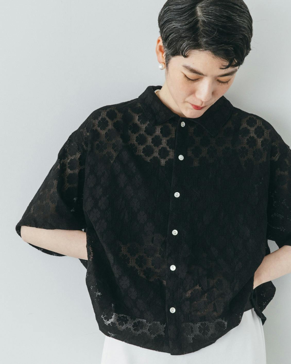 バイヤー裏話】この夏の主役にしたい、大人に似合う「レースシャツ」と