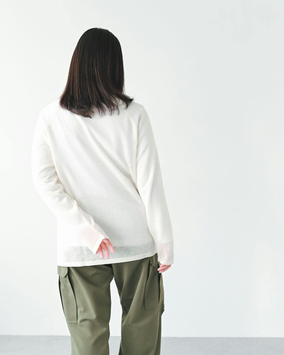 着用レビュー】夏までさらっと涼しい「シアーニット」を5名が着てみ
