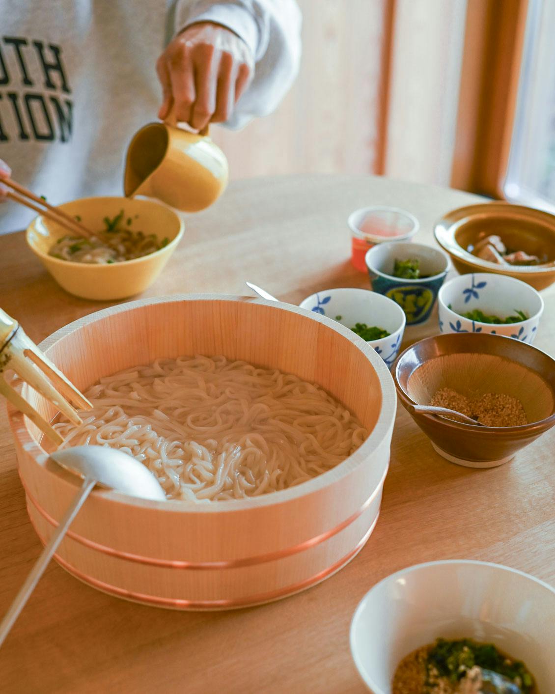 スタッフの愛用品】大好きな酢飯を、気軽に・美味しく。飯台のある景色