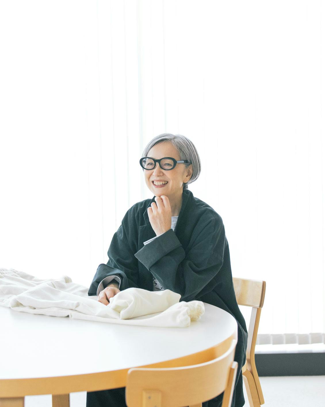 あの人が着てみたら】ラフなニットにも。シックなジャケットにも。青木