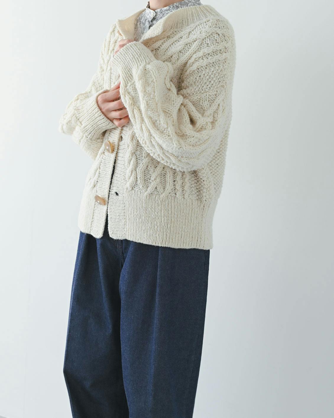 着用レビュー】「ペルーニットカーディガン」を、スタッフ3名が着てみ