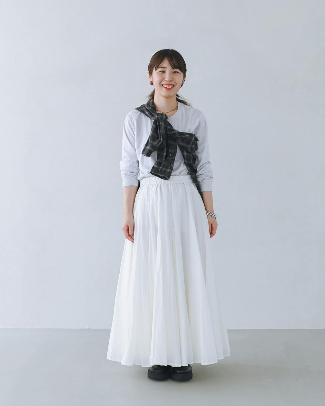 着用レビュー】mizuiro indのボリュームフレアスカートを3名が着てみ