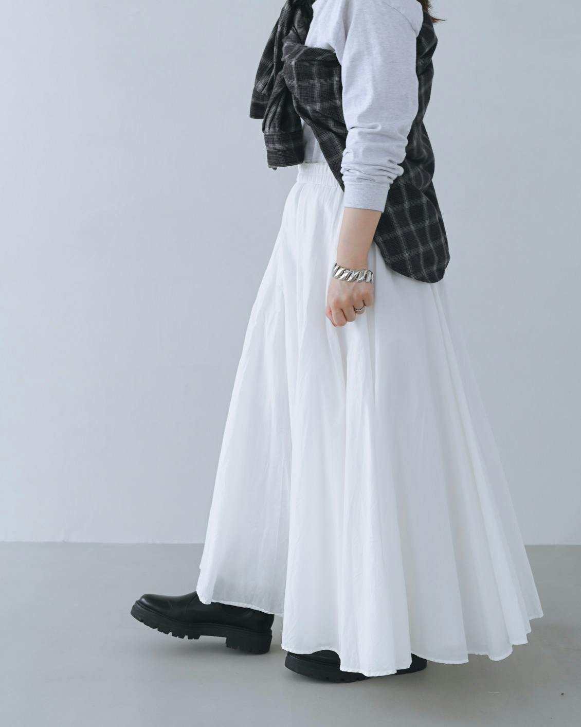 着用レビュー】mizuiro indのボリュームフレアスカートを3名が着てみ