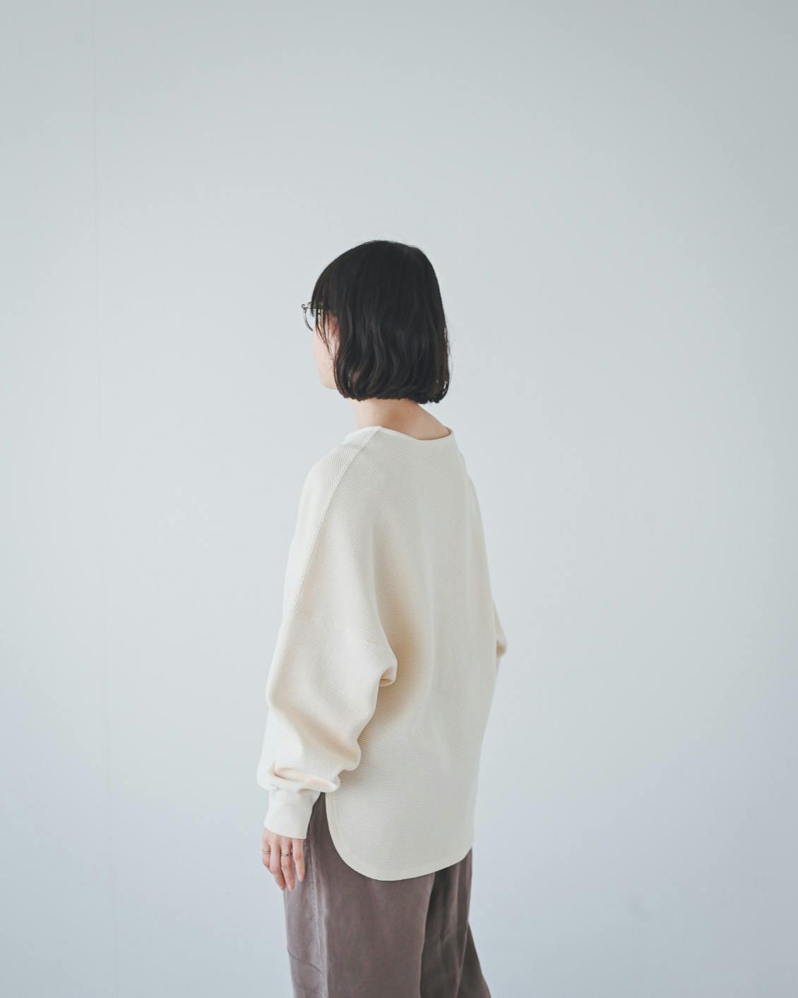 着用レビュー】ワッフル素材のドルマンプルオーバー を4名が試着しま