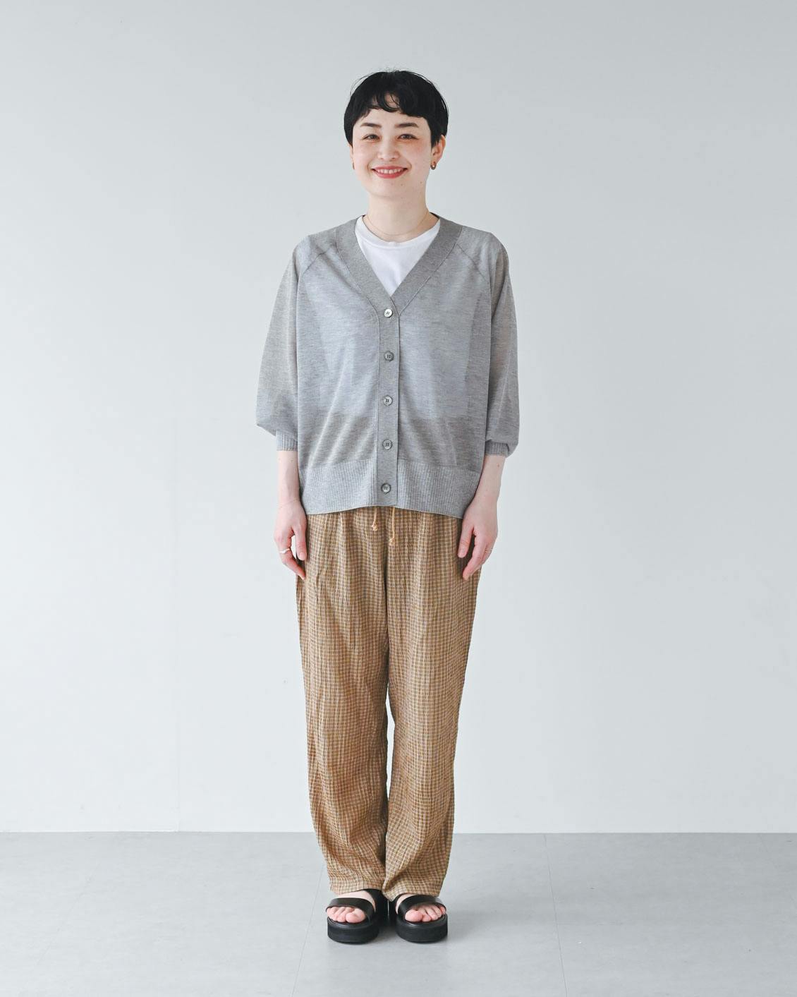 着用レビュー】SALON adam et ropéの「シアーラメカーディガン」を3名