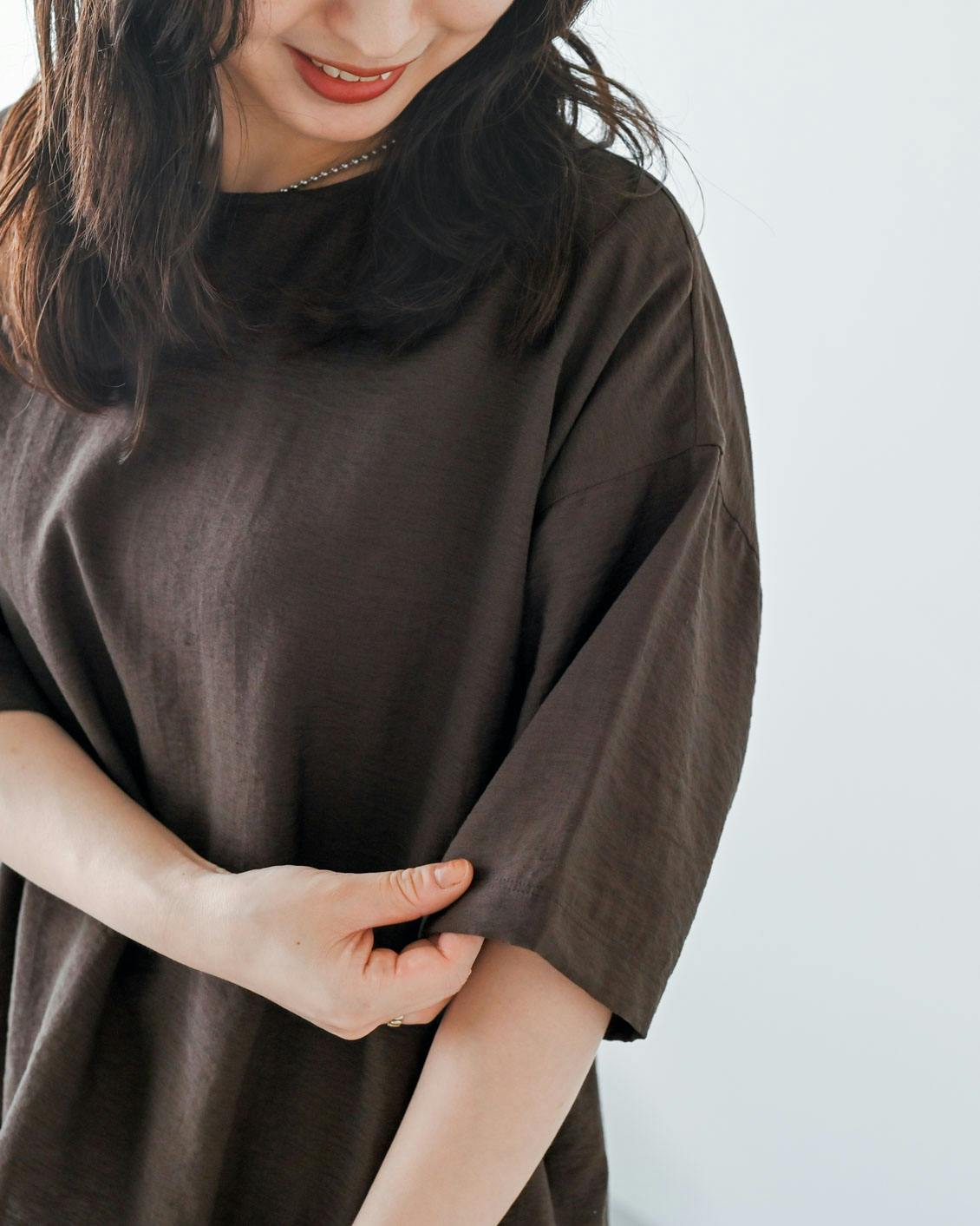 【新品】　北欧暮らしの道具店　きれい色のTシャツブラウス　ペールグレー 涼しさも、品のよさも」きれい色のTシャツブラウス - 北欧