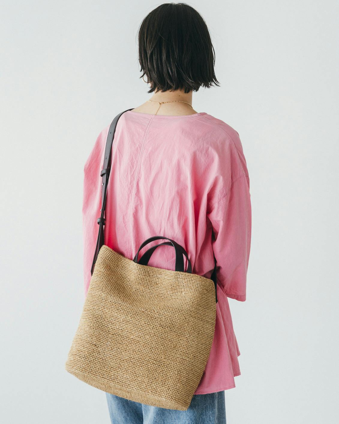 品よく、たっぷり」ラフィアのショルダートートバッグ - 北欧