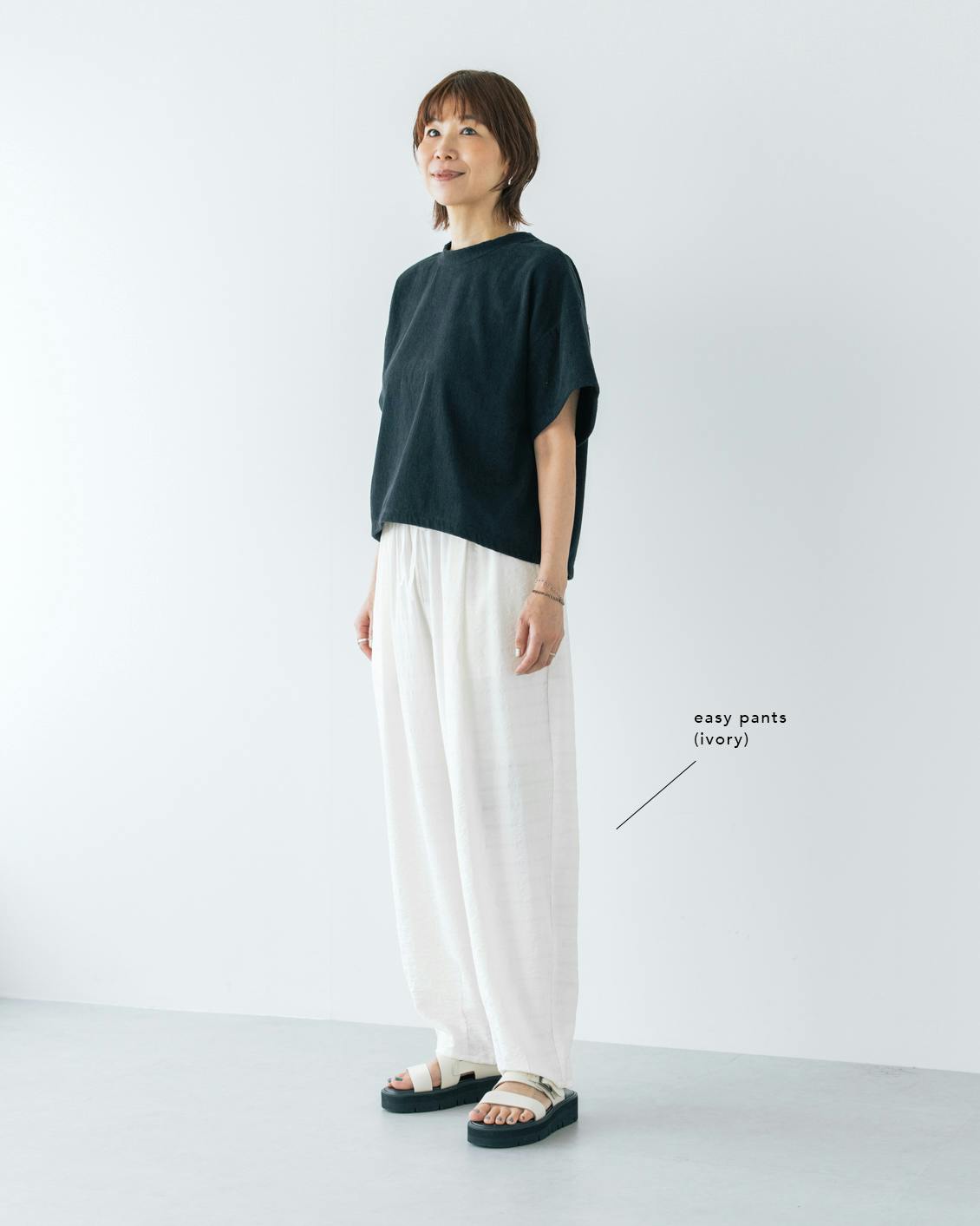 北欧暮らしの道具店　きれい色のTシャツブラウス　ペールグレー 店長佐藤の着回しコーデ】セットアップや、きれい色Tシャツ