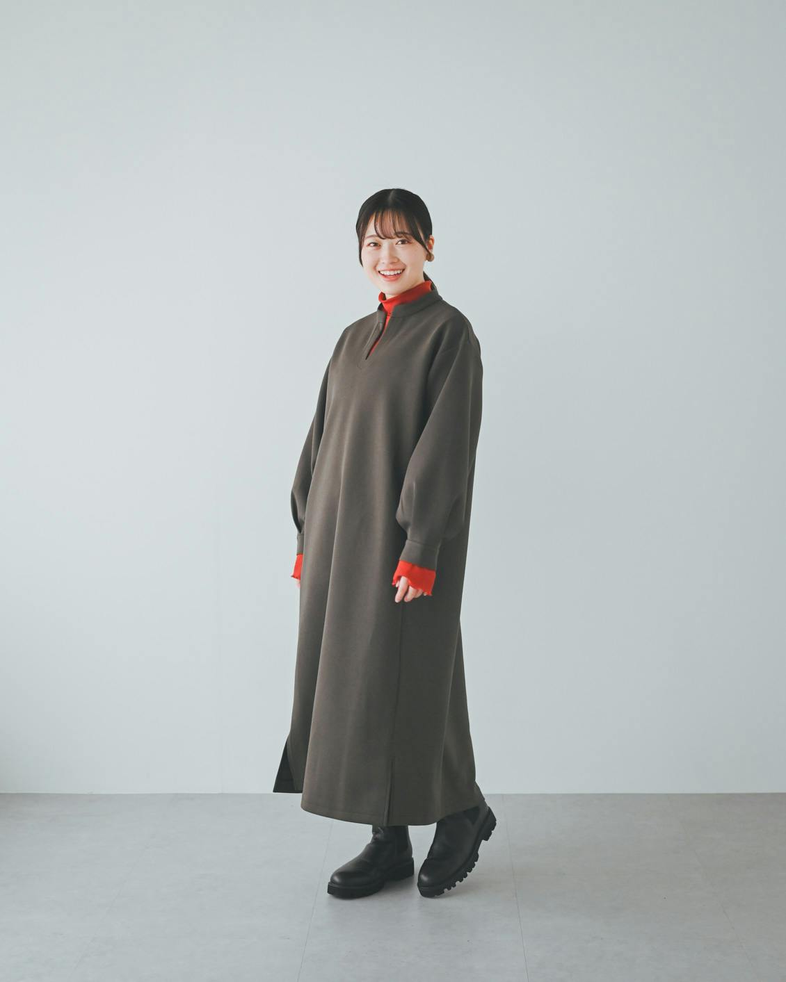 着用レビュー】ポンチ素材のワンピースを5名のスタッフが試着しました