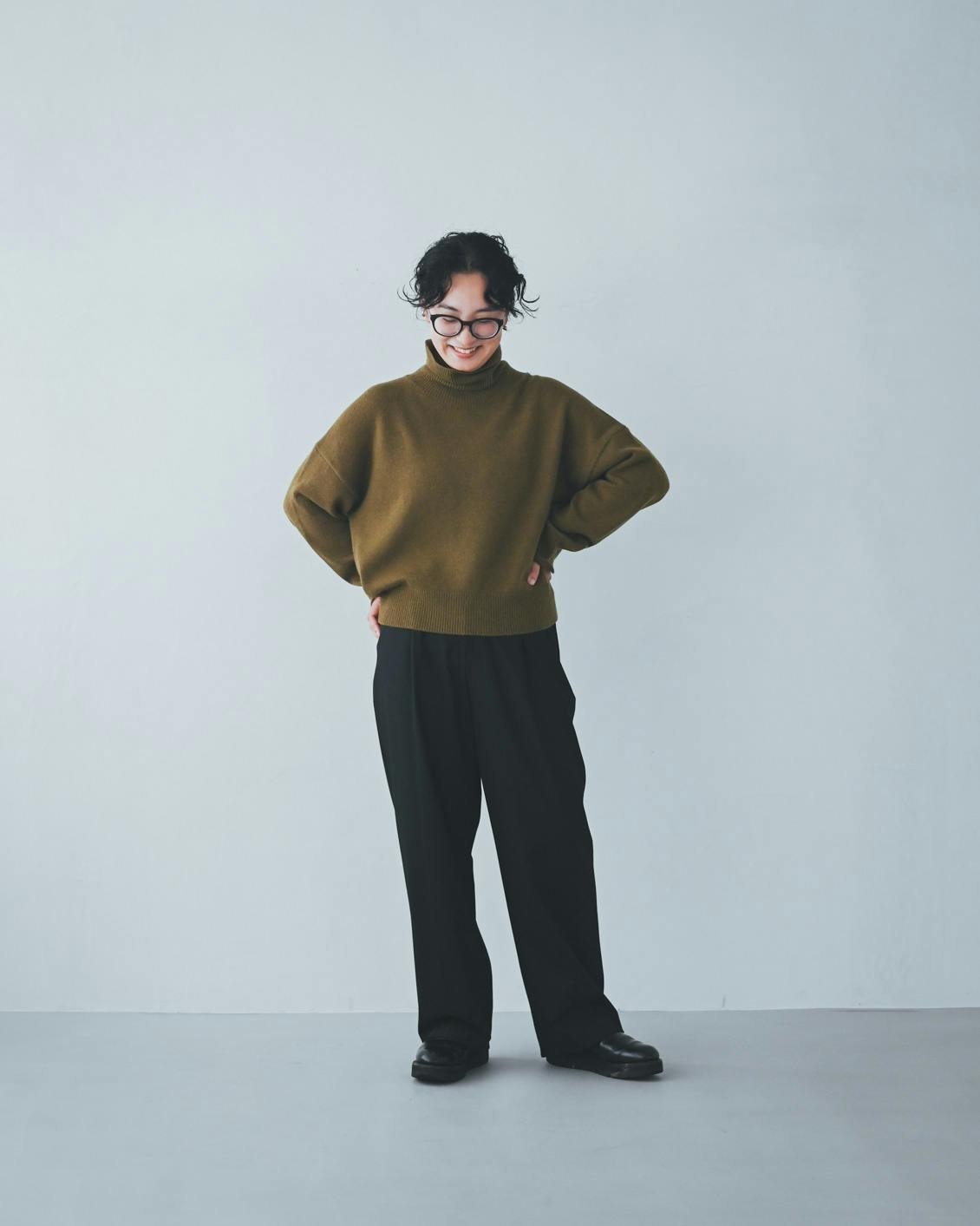 着用レビュー】カシミヤシルク混のタートルネックニットをスタッフが