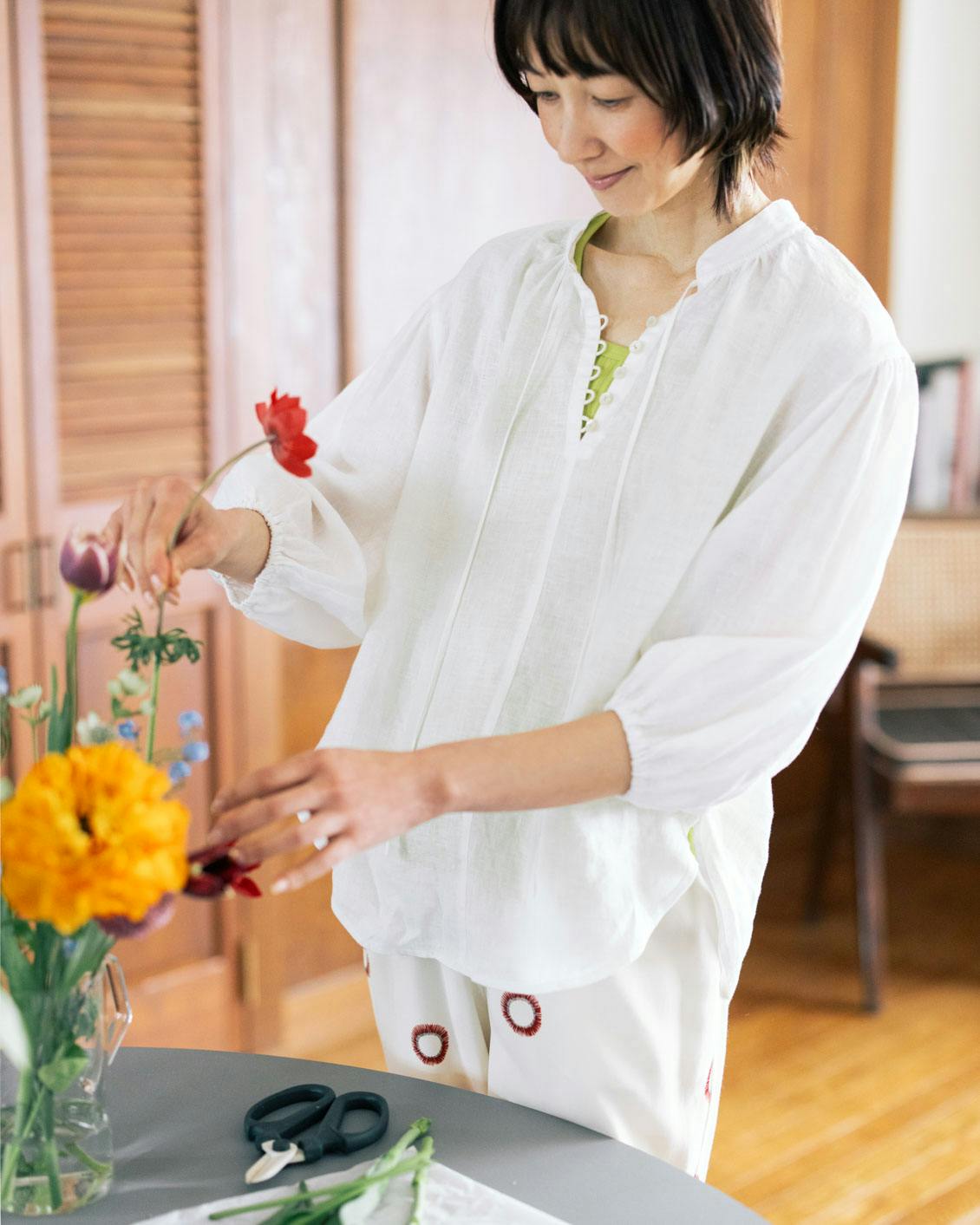 北欧暮らしの道具店　ブラウス 暮らしに、ときめき」大人のための柄ブラウス / ネイビー