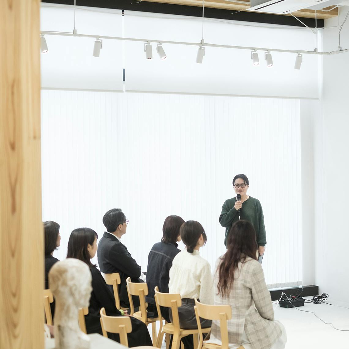 ▲「この日を楽しみにしていました」と司会を務める人事の筒井。