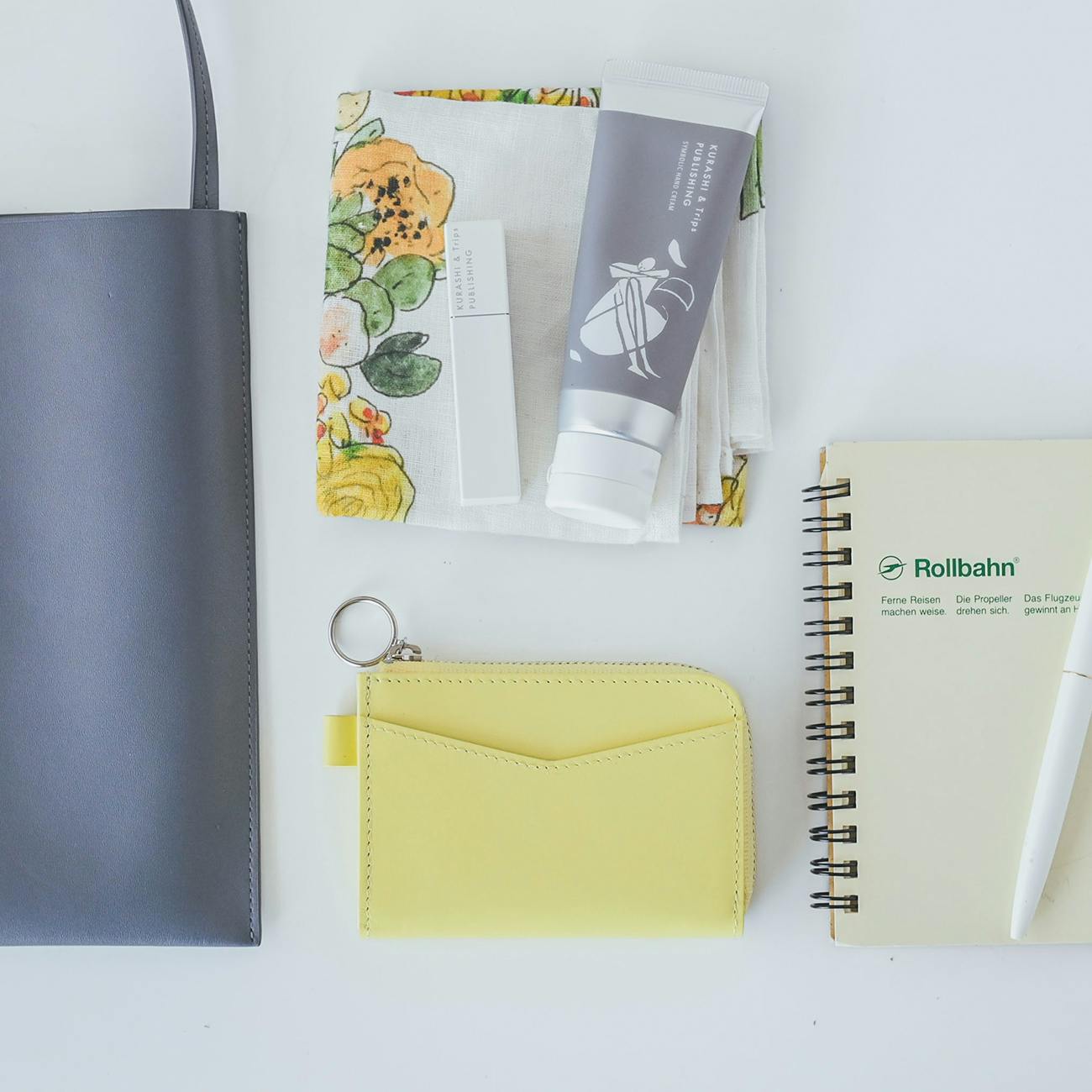 春色の財布で、軽やかに。