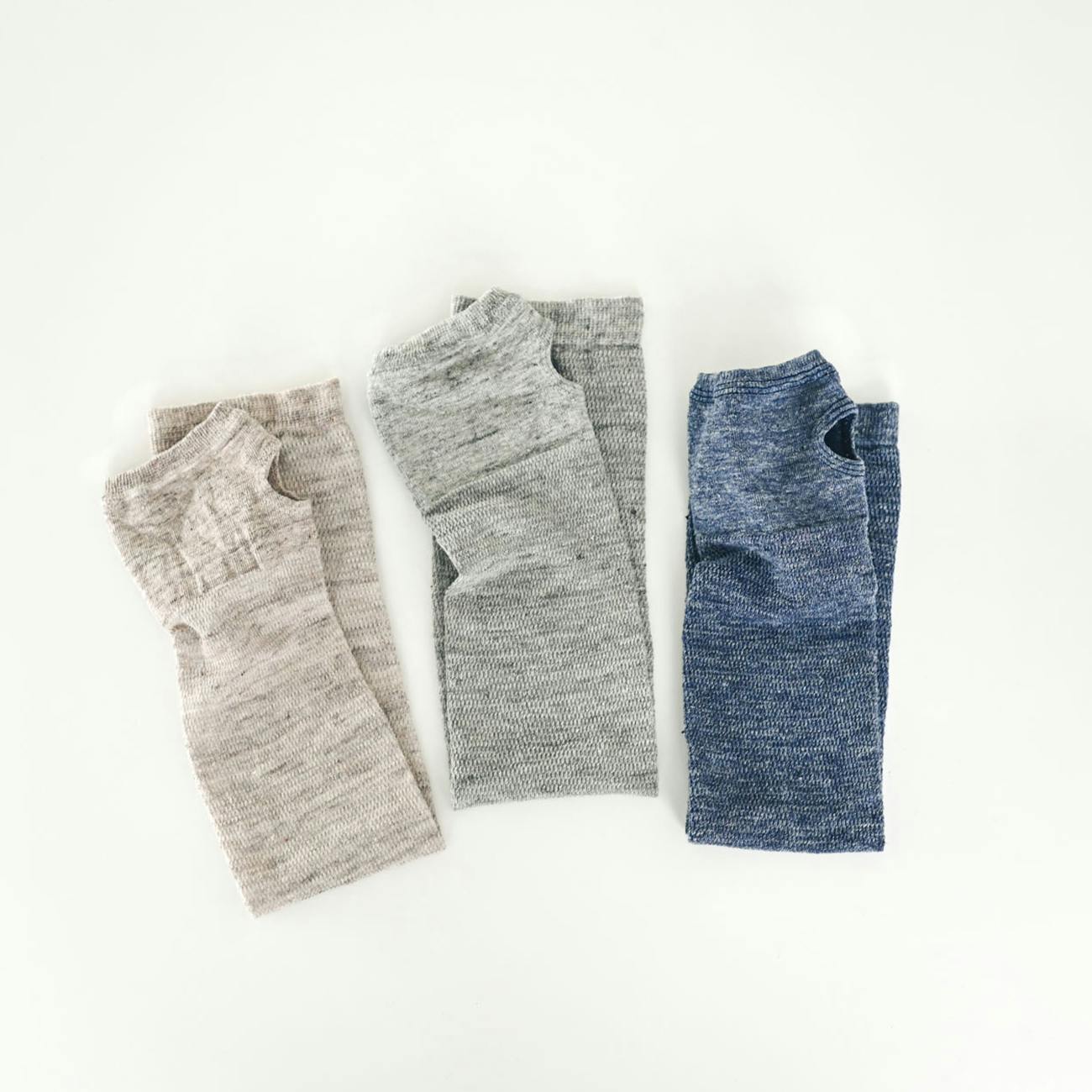 普段着になじむ、リネン素材のアームカバー