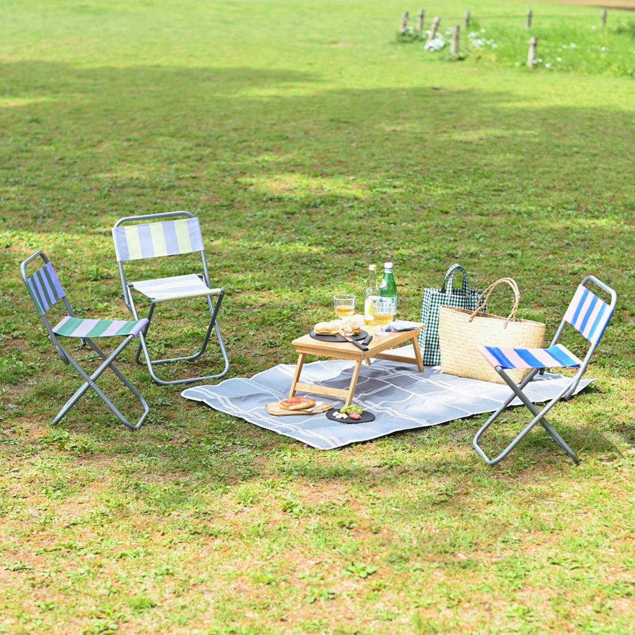 【バイヤー裏話】どこへでも軽やかに連れて行ける、「ストライプ柄の折りたたみチェア」が新登場！