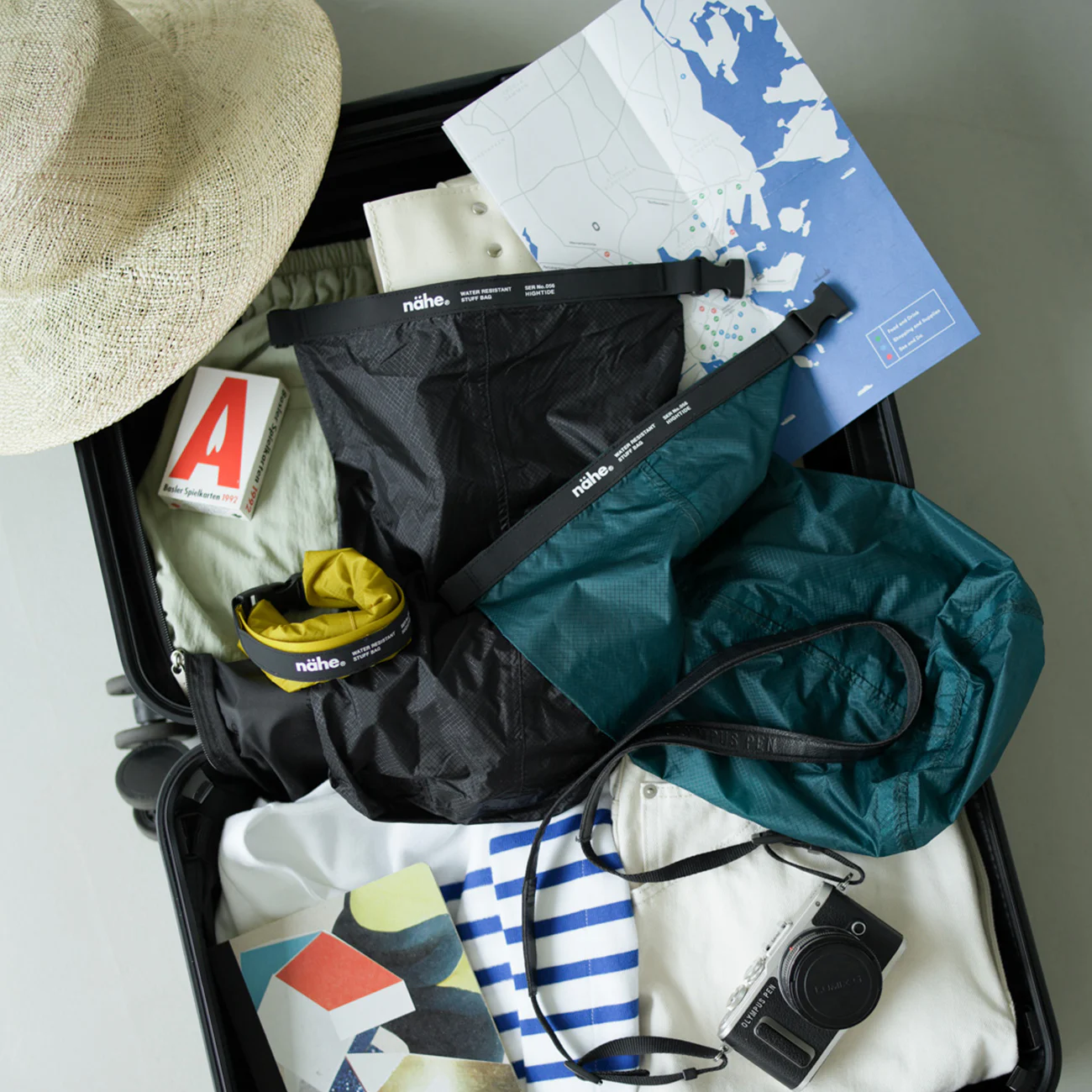 【バイヤー裏話】荷造りから、旅先、日々の暮らしまで。頼れる防水「ドライバッグ」が新登場！