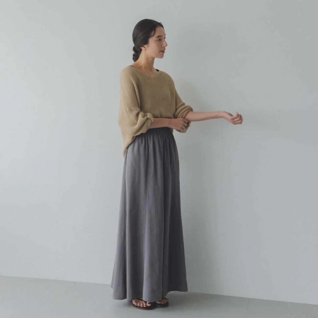 Tシャツ合わせも華やかに