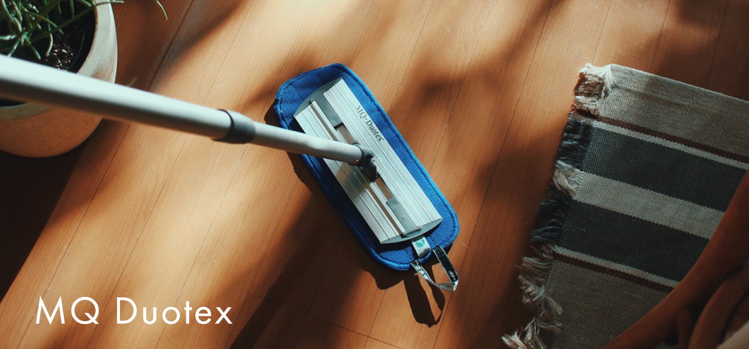 花粉の季節にもおすすめ！水だけで汚れを落とせるモップクロス