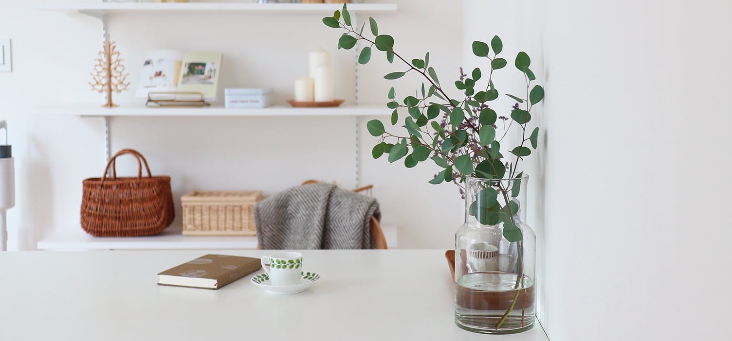 コツいらずで枝ものを飾れるフラワーベース