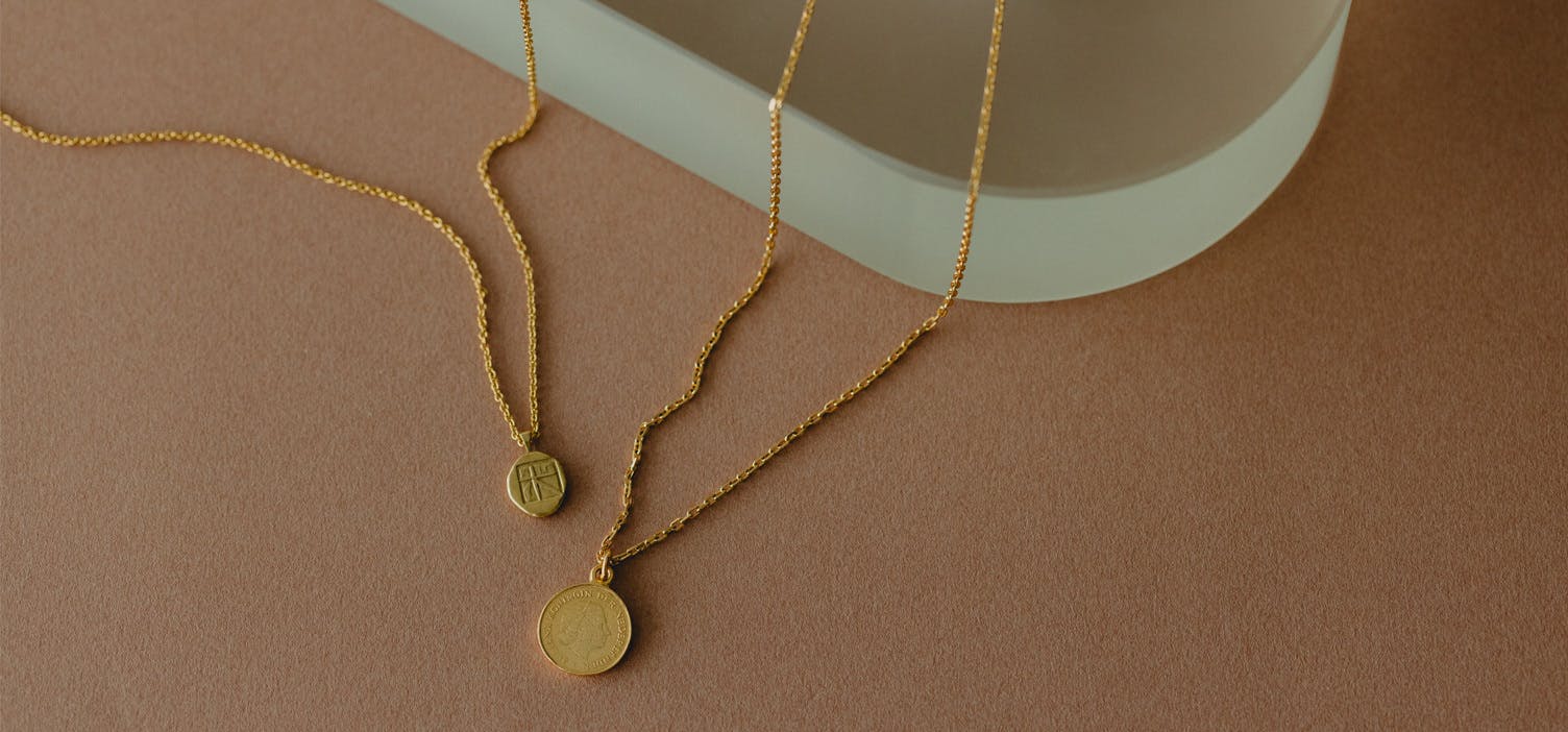 いつもの服に似合うコインネックス