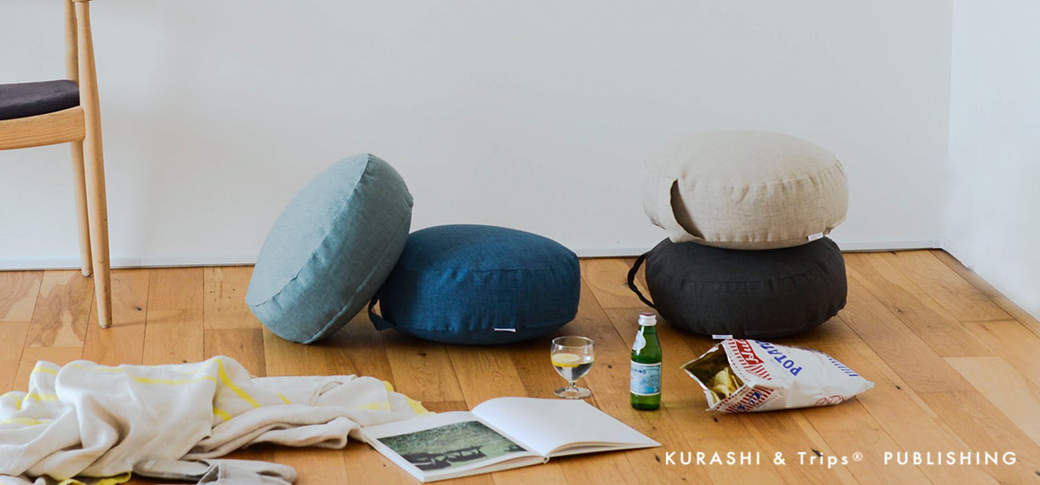 ぽってりフォルムが愛らしい、北欧カラーのフロアクッション