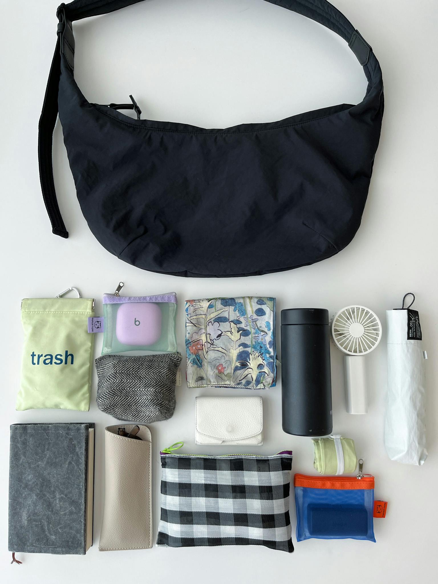 北欧暮らしの道具店「軽やかに、ちゃんと収まる」ムーン型の